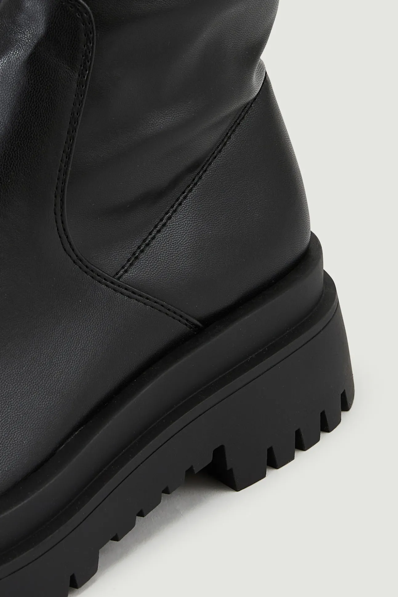 Botas Polipiel Mosqueteras Flexibles Con Suela Dentada