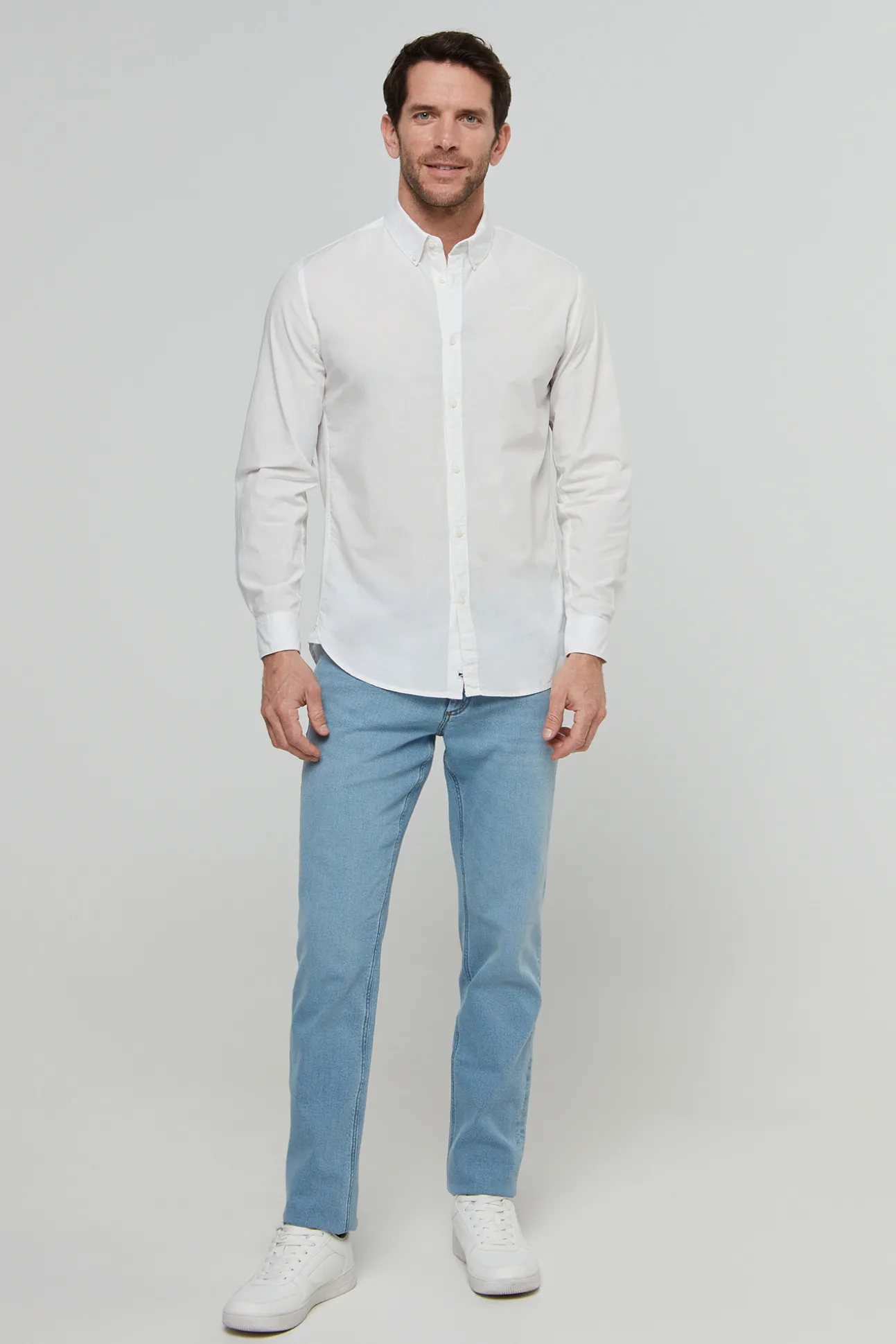 Camisa De Algodon Unicolor Slim Fit.