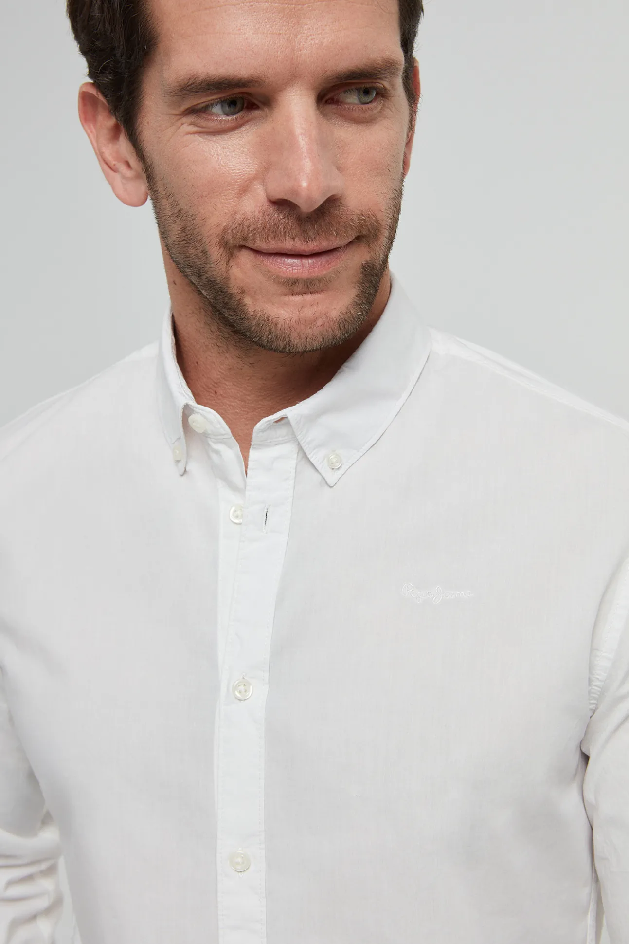 Camisa De Algodon Unicolor Slim Fit.