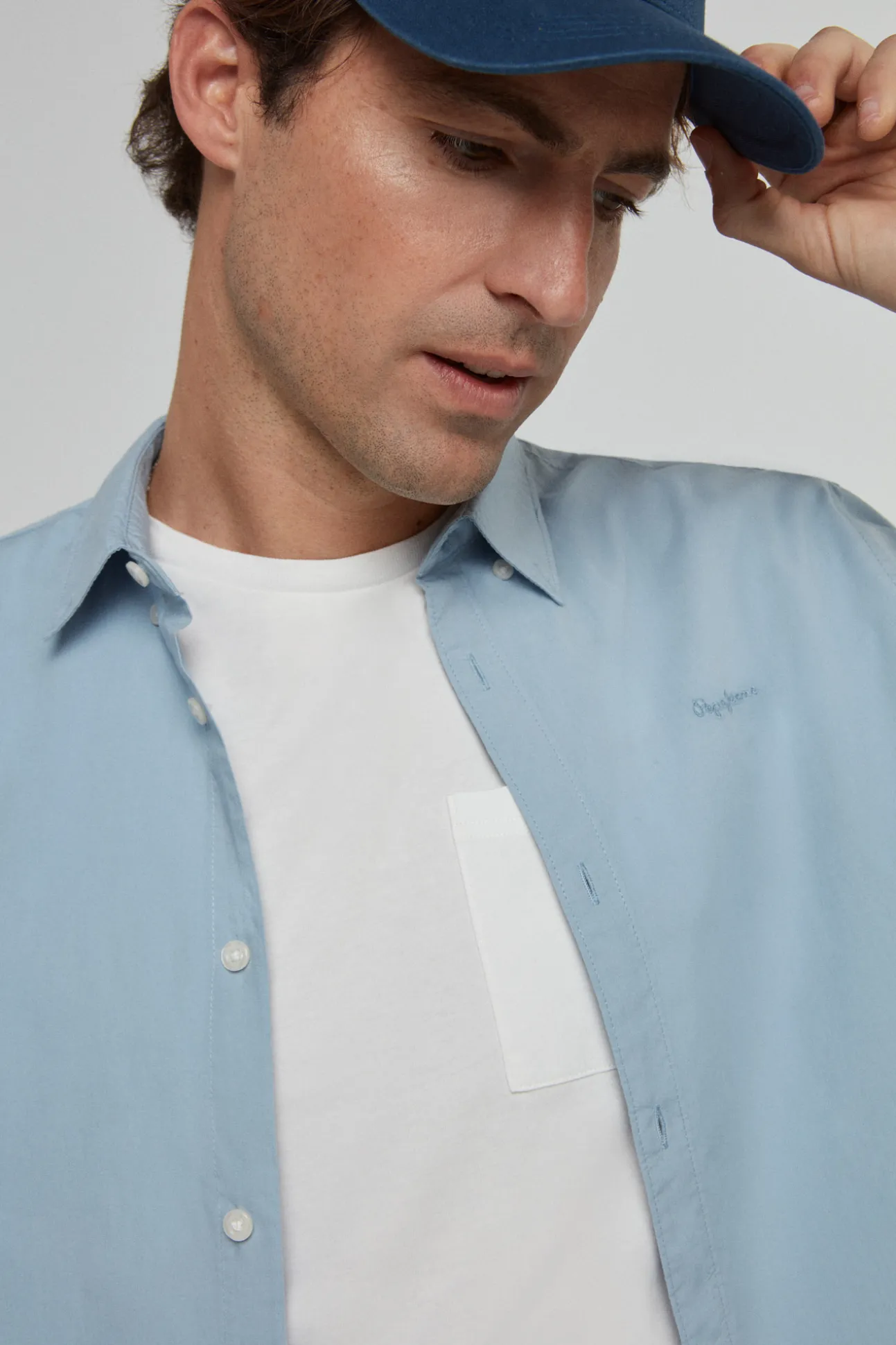 Camisa De Algodon Unicolor Slim Fit.