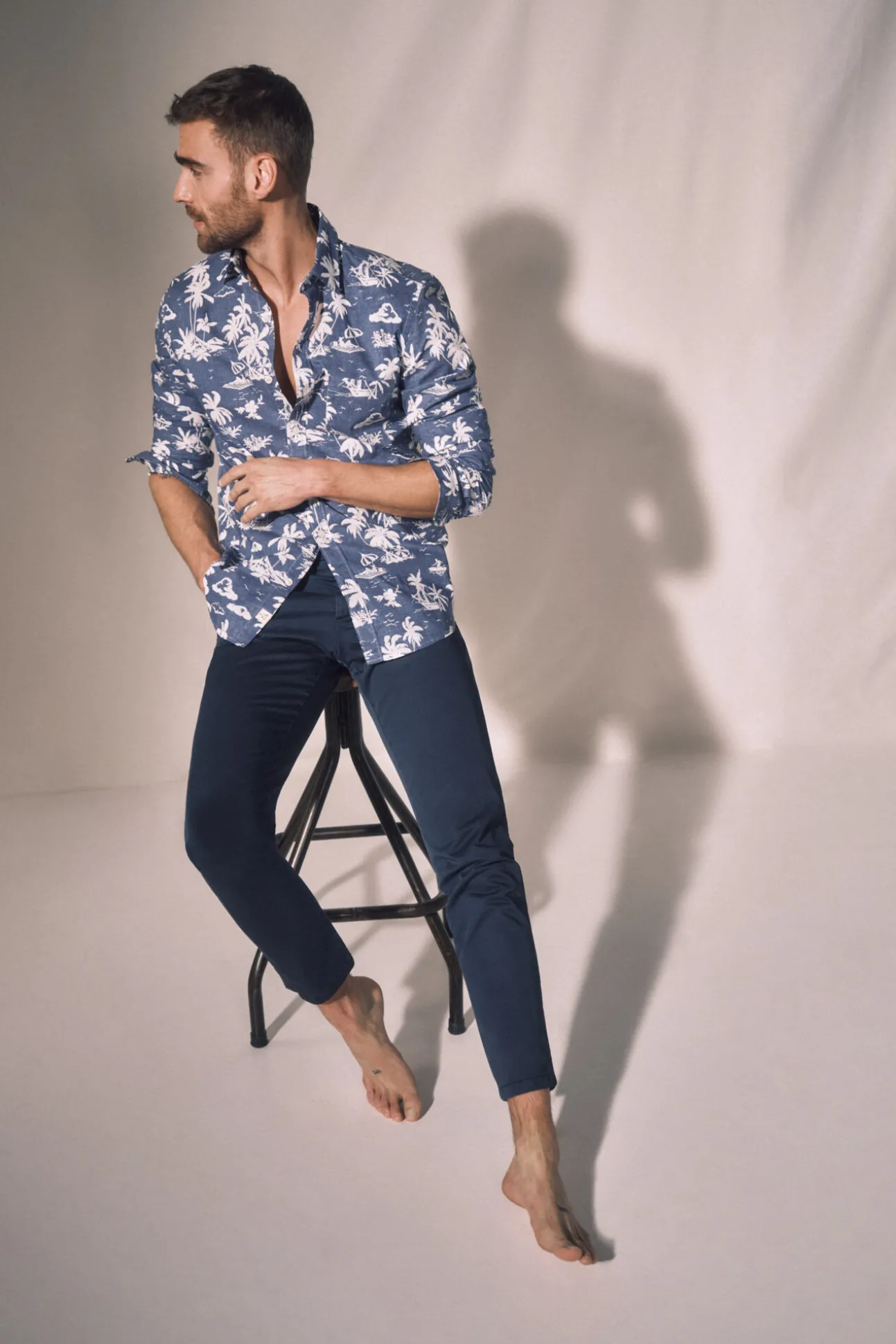 Camisa Slim Estampada Palmeras
