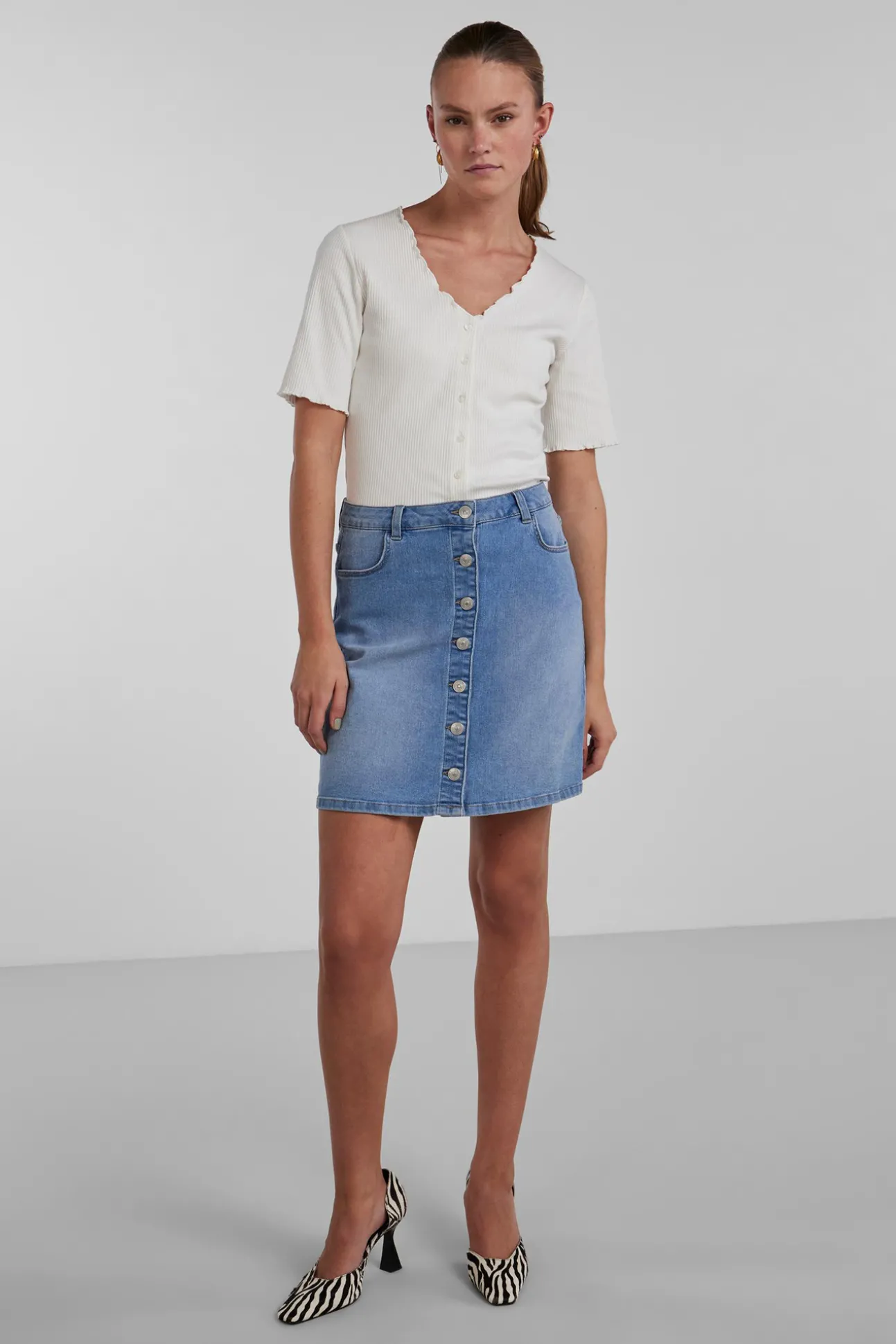 Camiseta De Mujer De Cuello Cerrado.