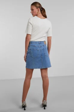 Camiseta De Mujer De Cuello Cerrado.