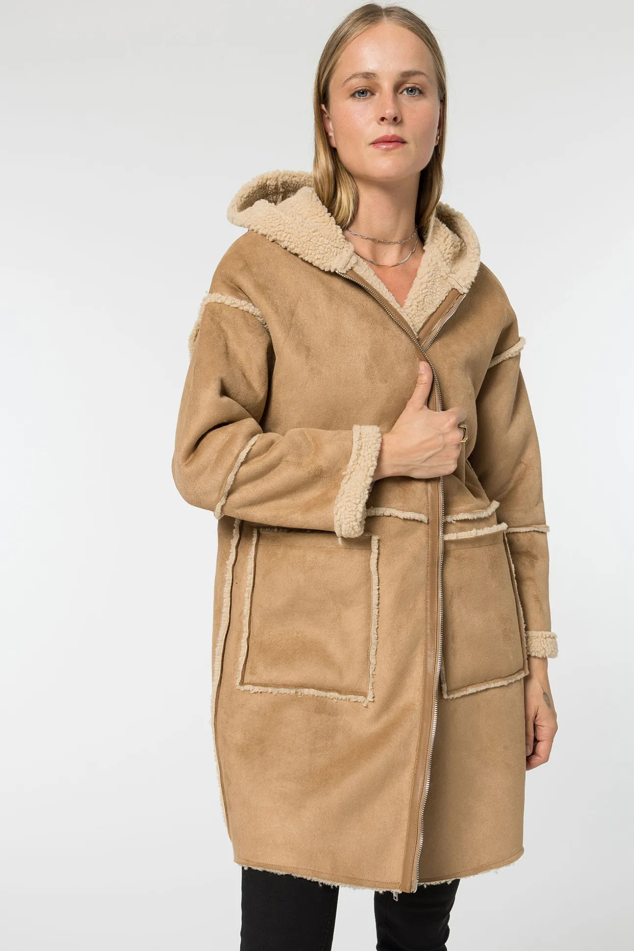 Chaqueta Oveja Polipiel Con Capucha