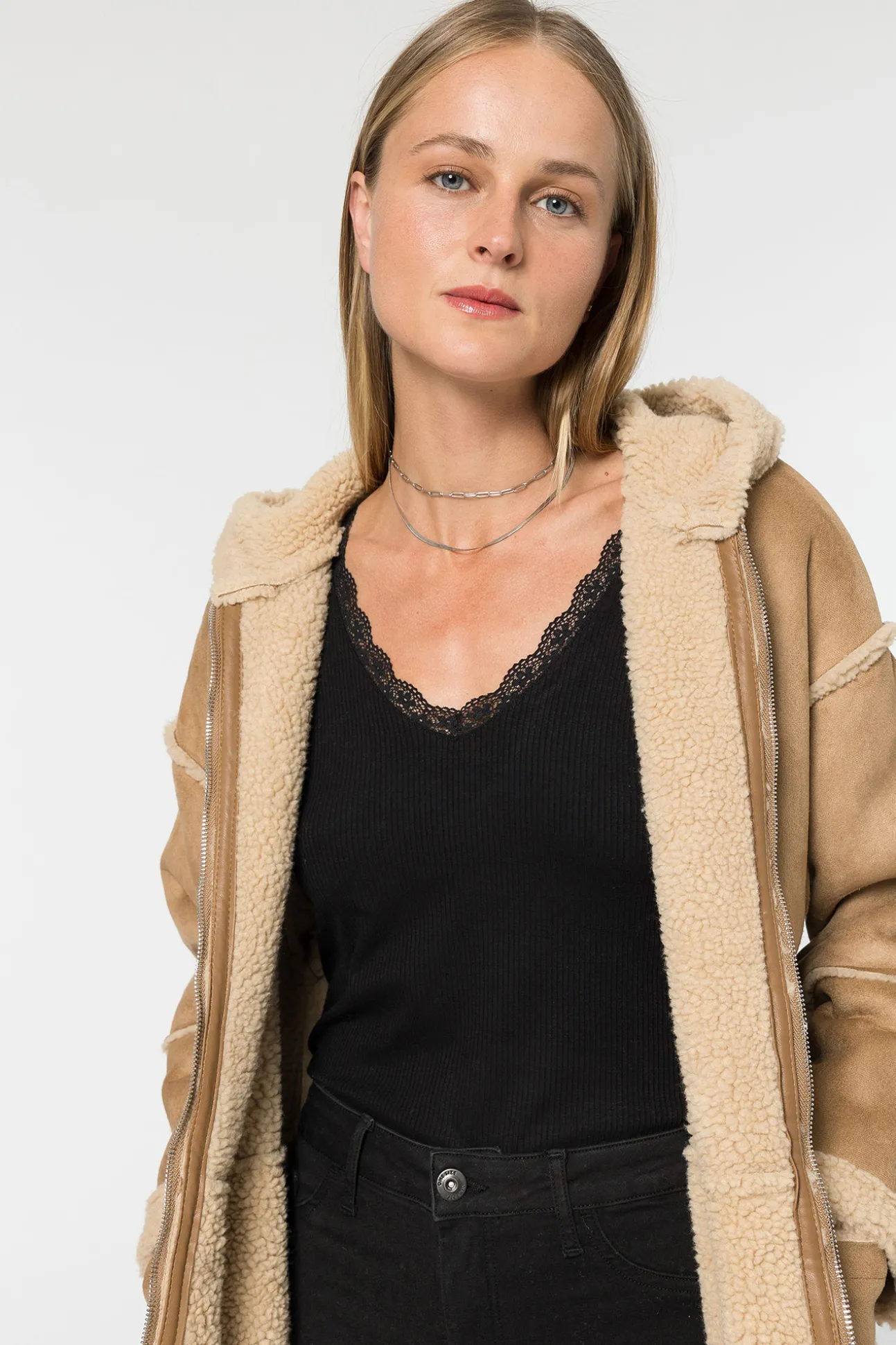 Chaqueta Oveja Polipiel Con Capucha