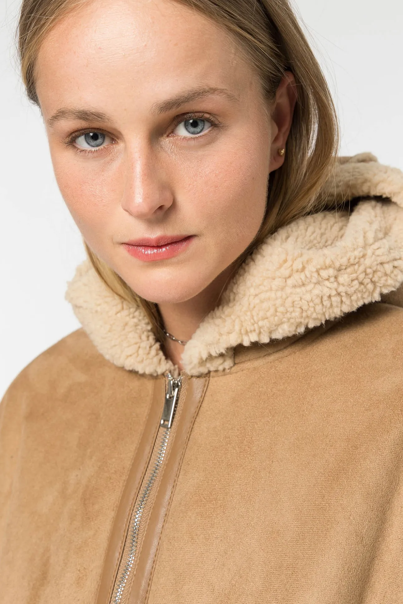 Chaqueta Oveja Polipiel Con Capucha