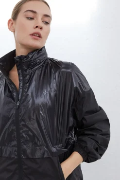 Chaqueta Water Resistant Negra