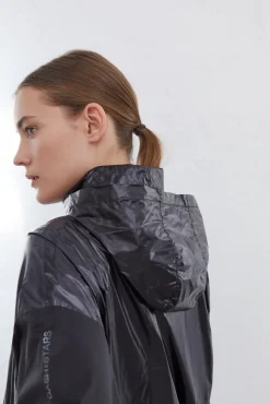 Chaqueta Water Resistant Negra