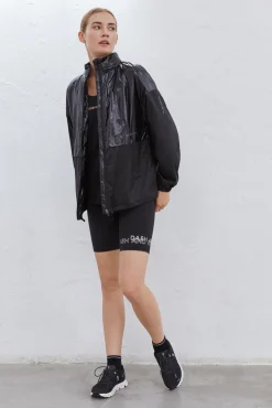 Chaqueta Water Resistant Negra