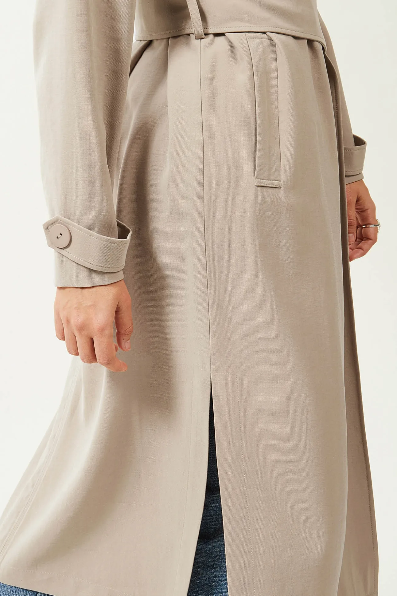 Gabardina Larga De Tejido Vaporoso