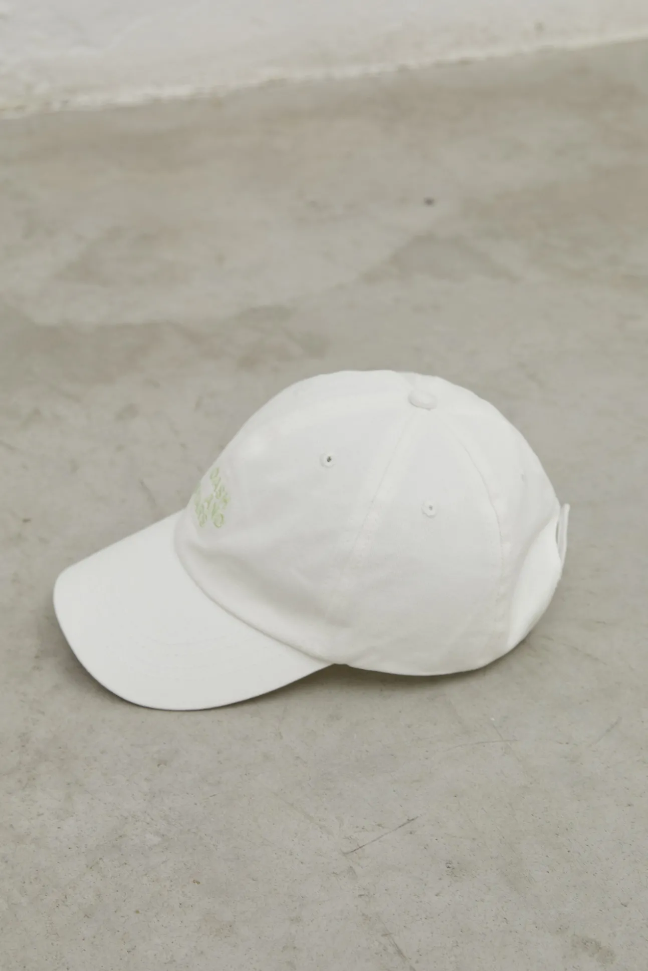 Gorra Blanca Logo Bordado