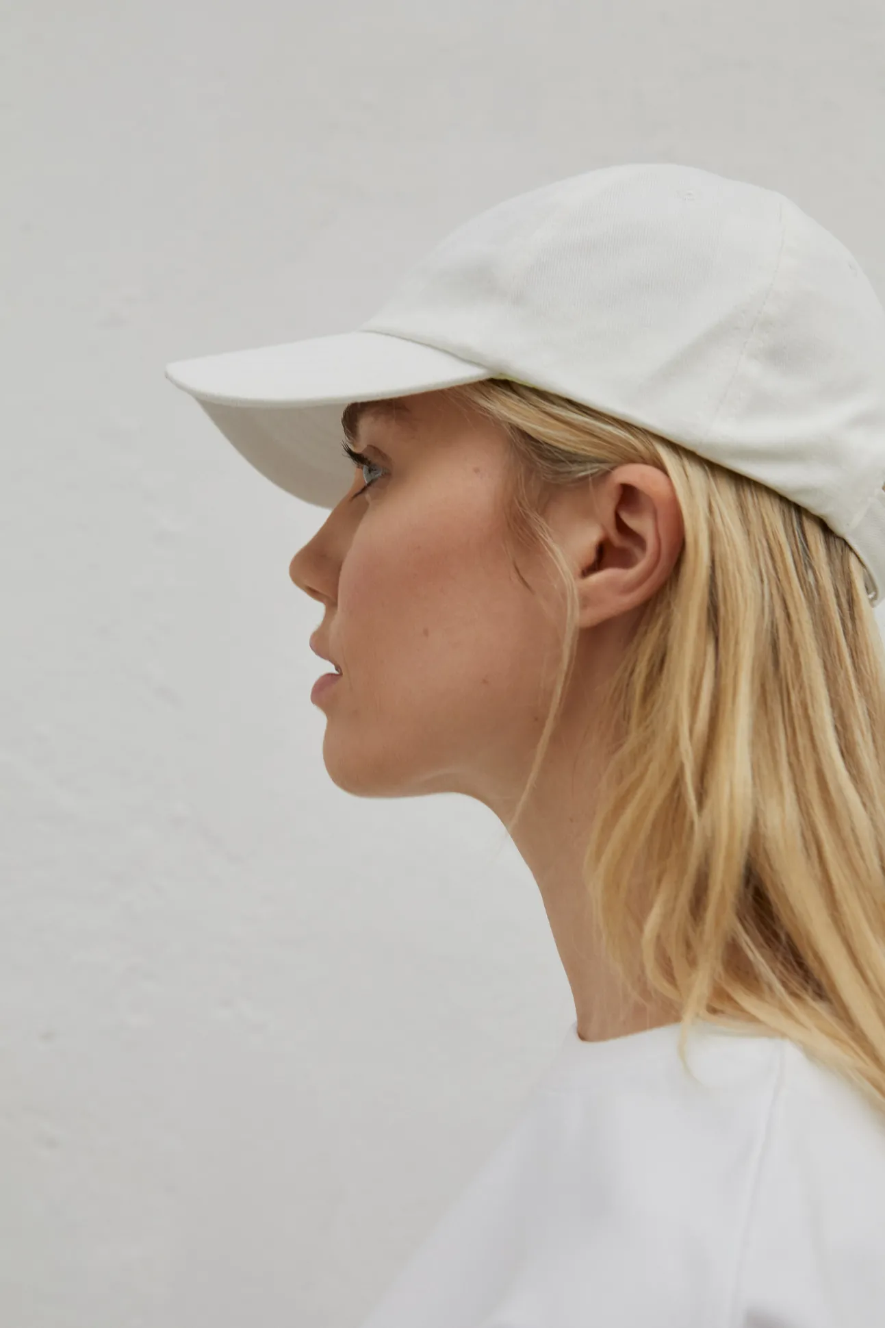 Gorra Blanca Logo Bordado