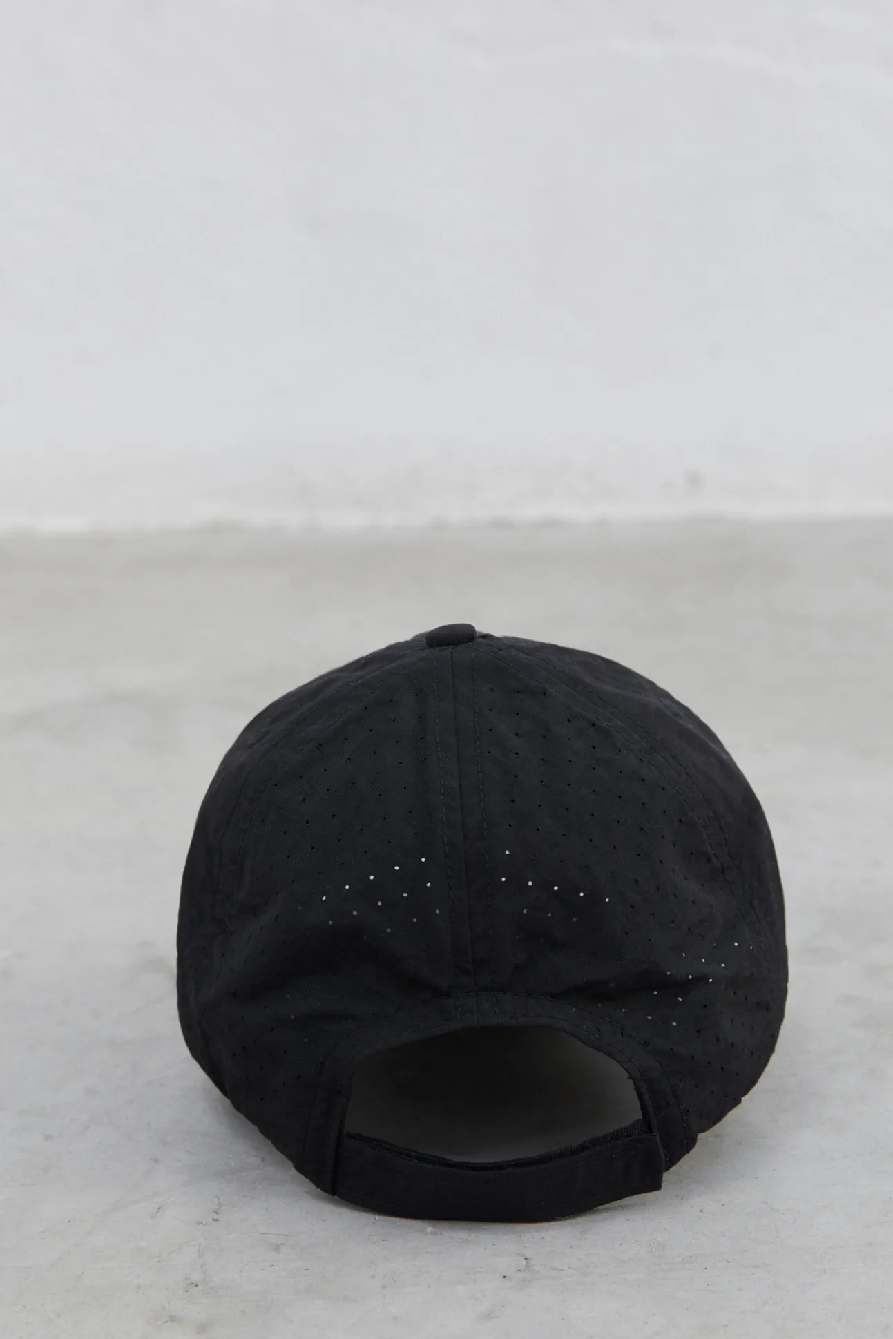 Gorra Negra Tecnica Logo Reflectante