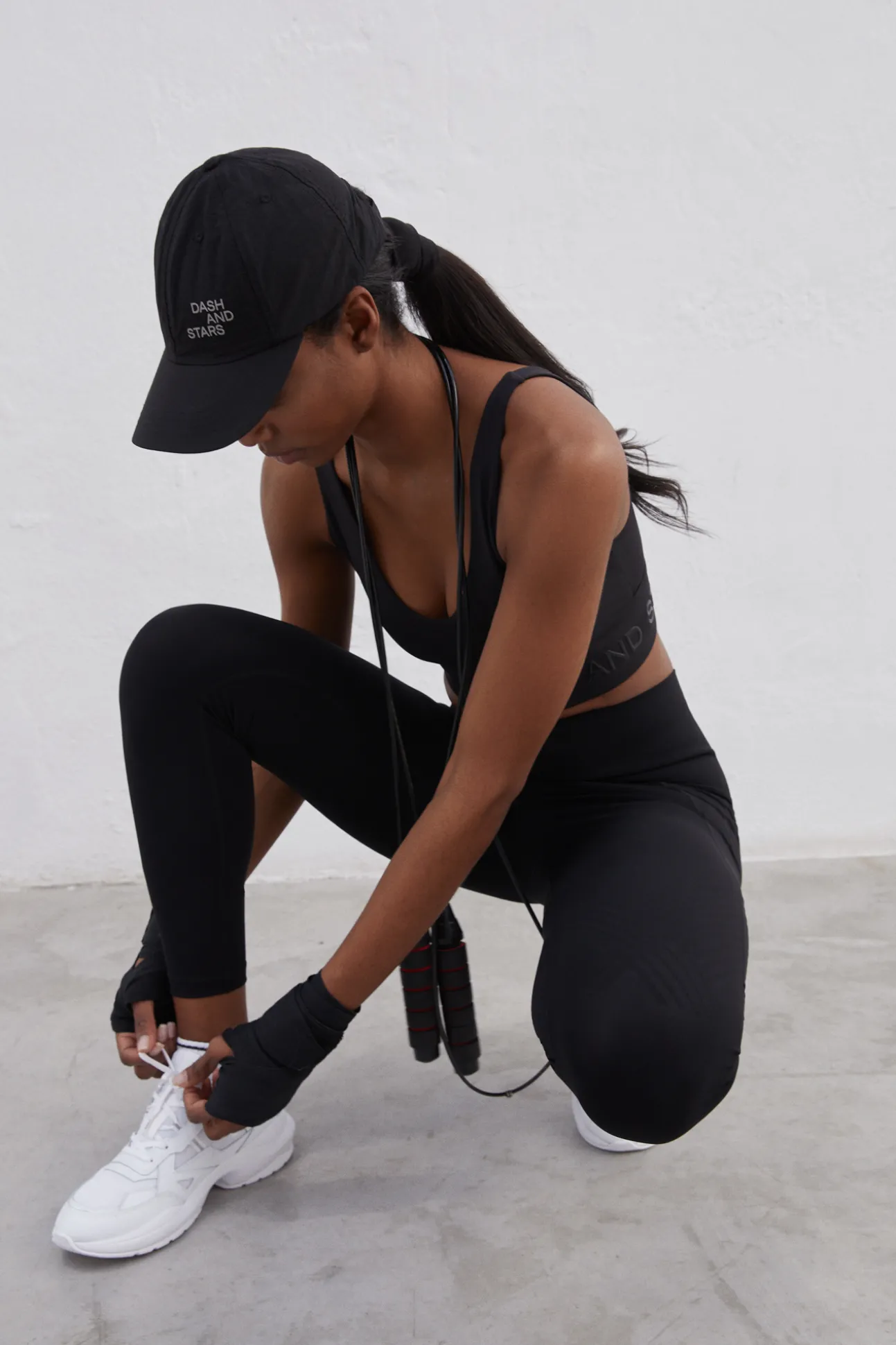 Gorra Negra Tecnica Logo Reflectante