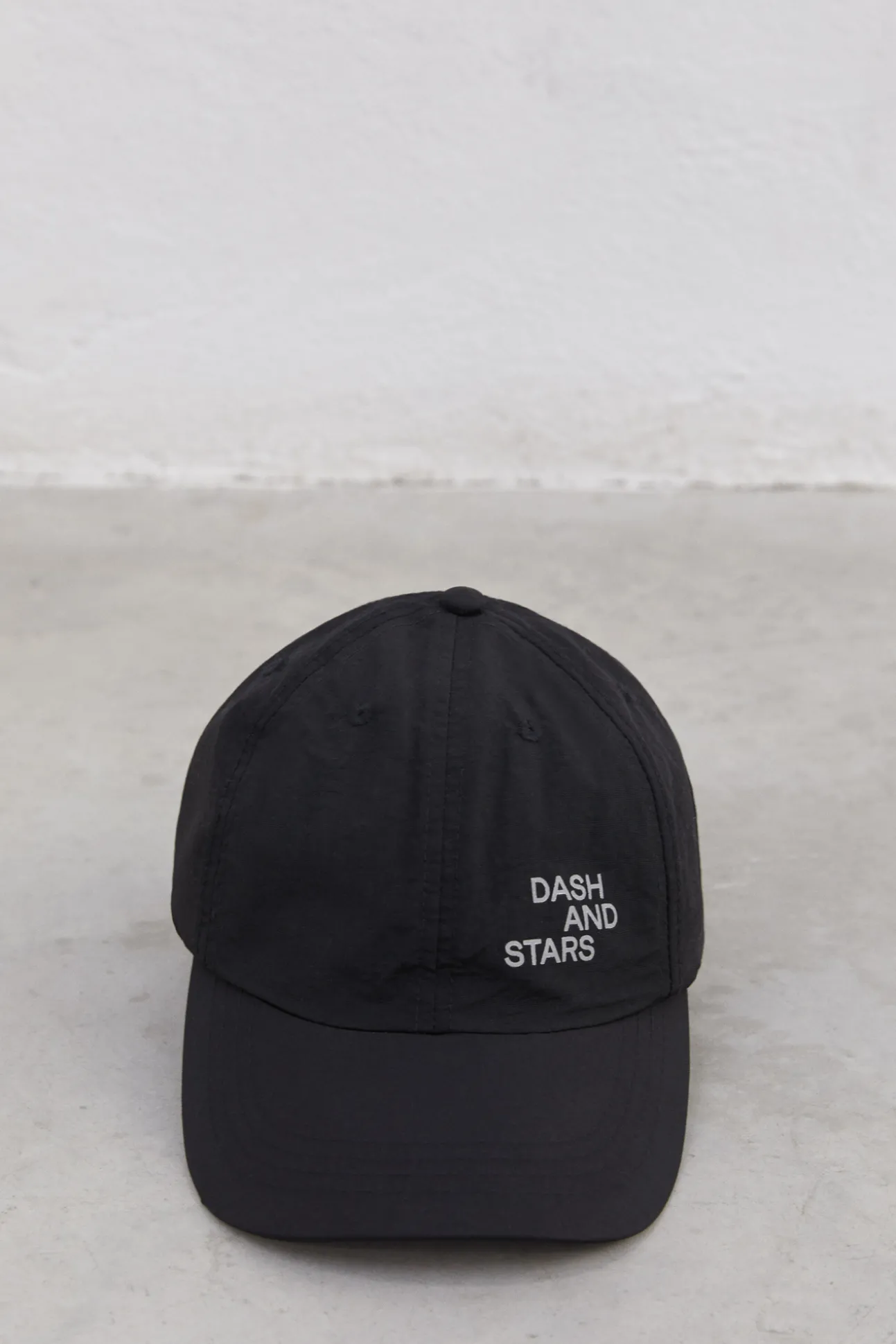 Gorra Negra Tecnica Logo Reflectante