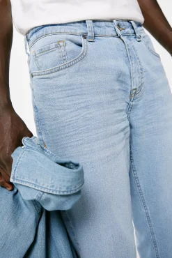 Jeans Regular Lavado Claro