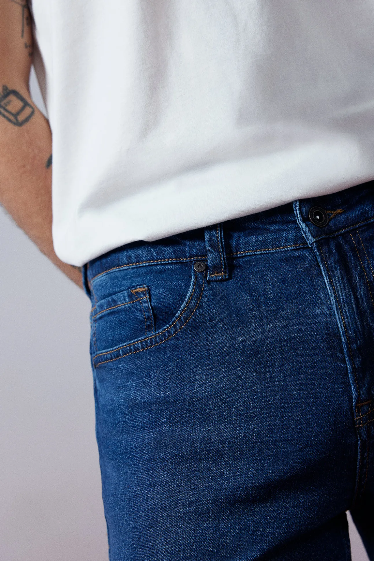 Jeans Regular Lavado Medio Oscuro