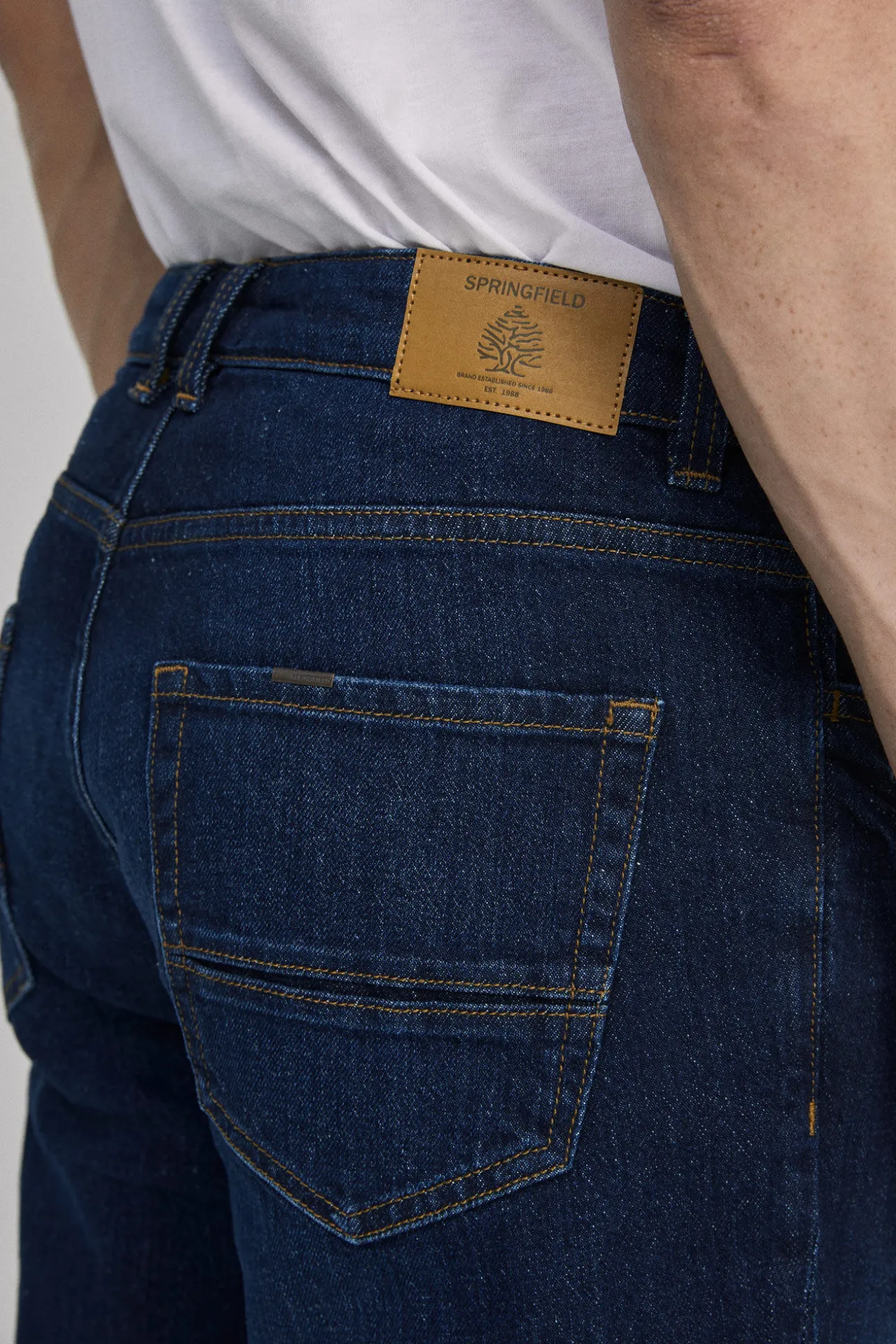 Jeans Regular Lavado Oscuro