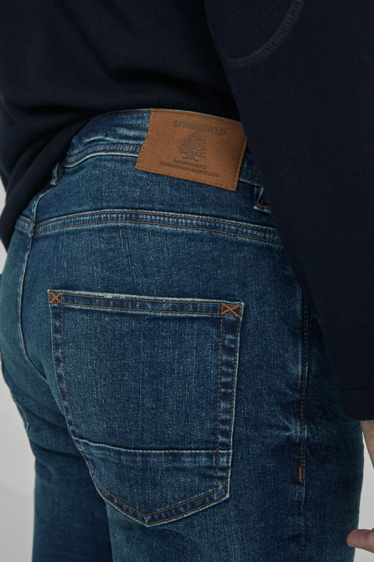 Jeans Slim Lavado Medio Oscuro