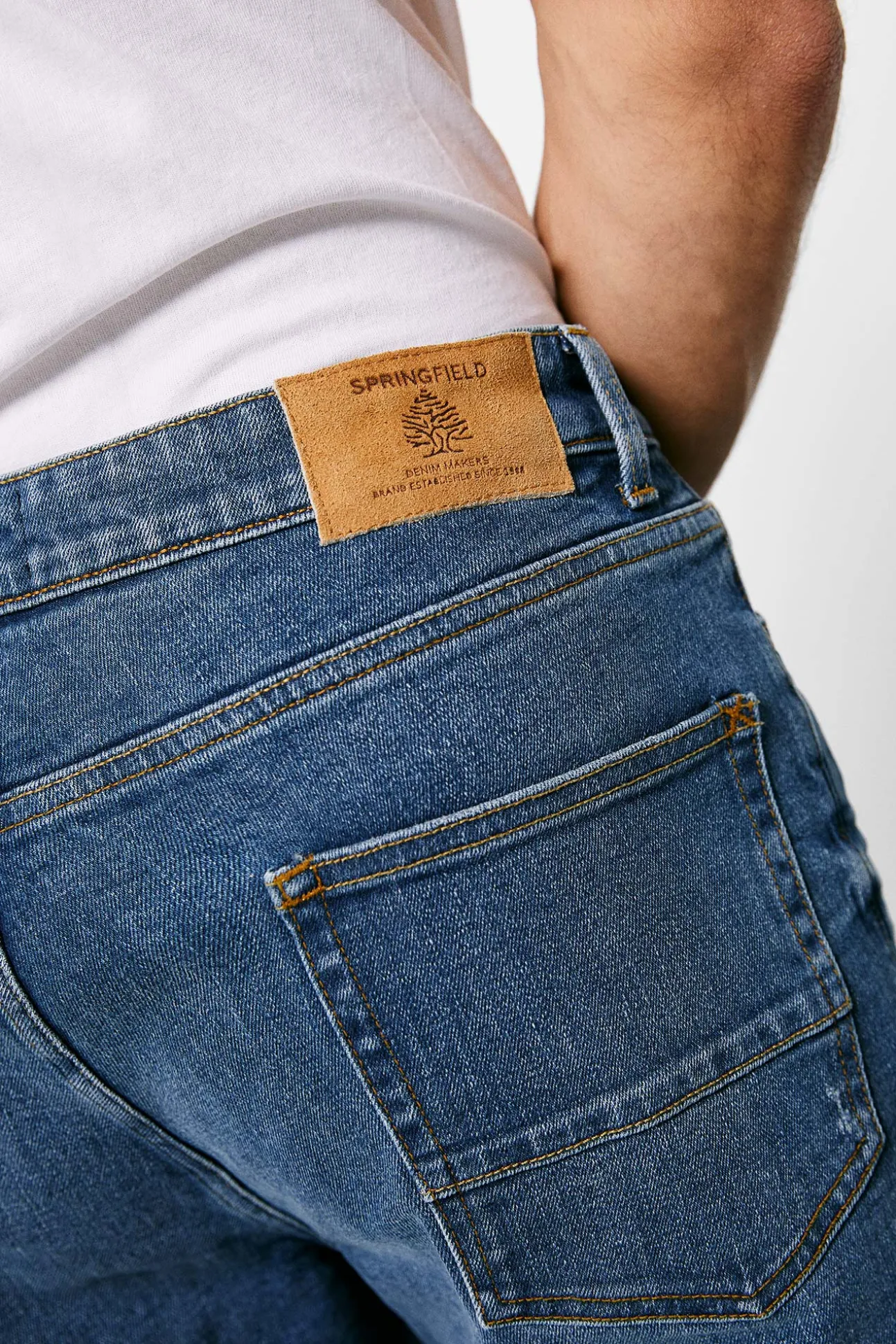 Jeans Slim Ligero Lavado Rotos Reparados
