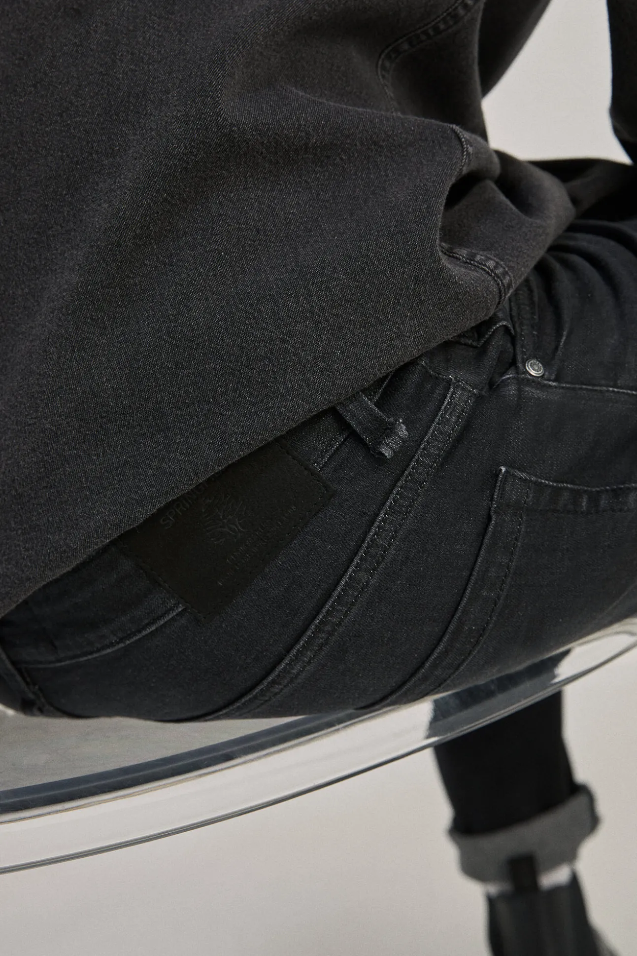 Jeans Slim Ligero Negro Lavado