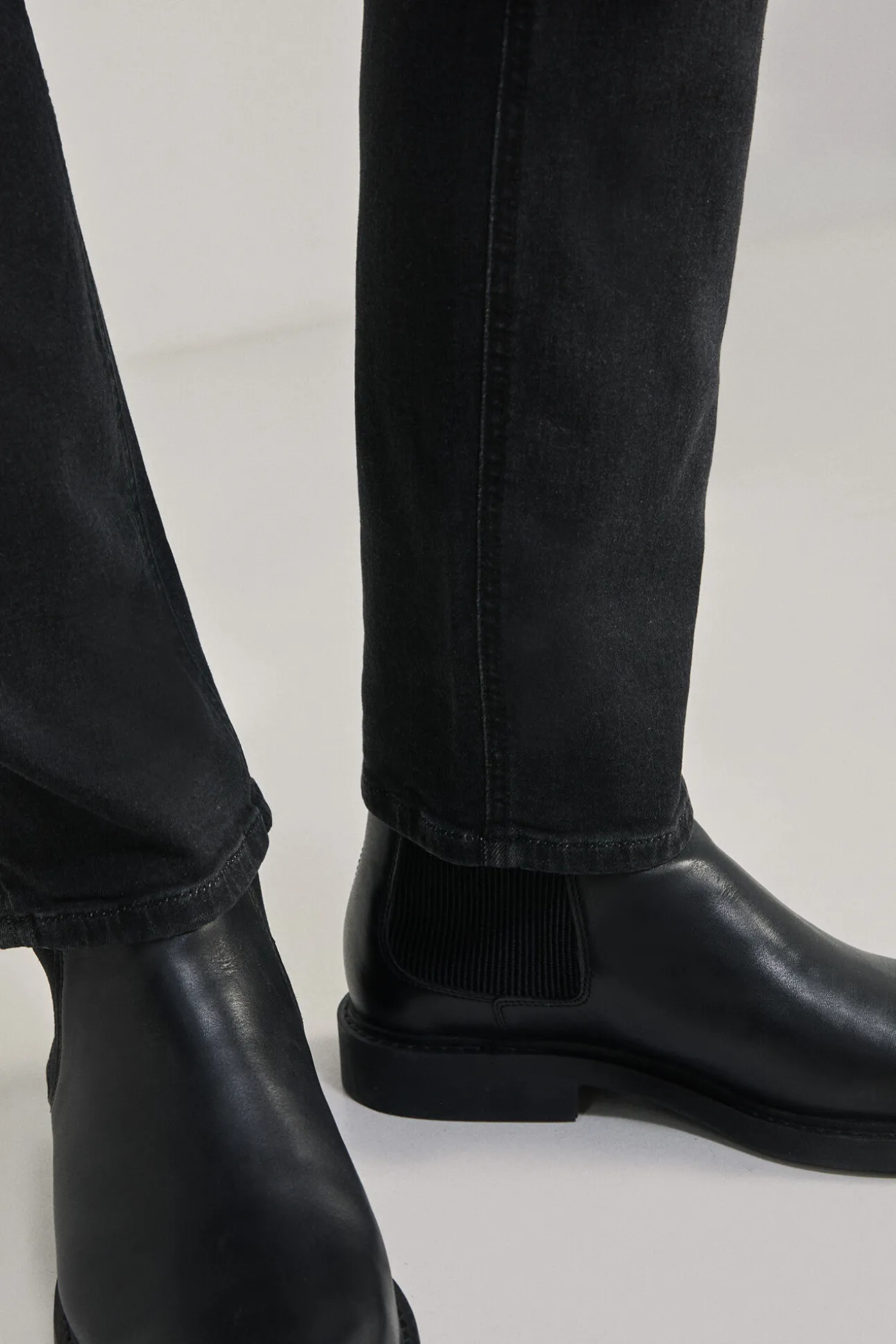 Jeans Slim Ligero Negro Lavado