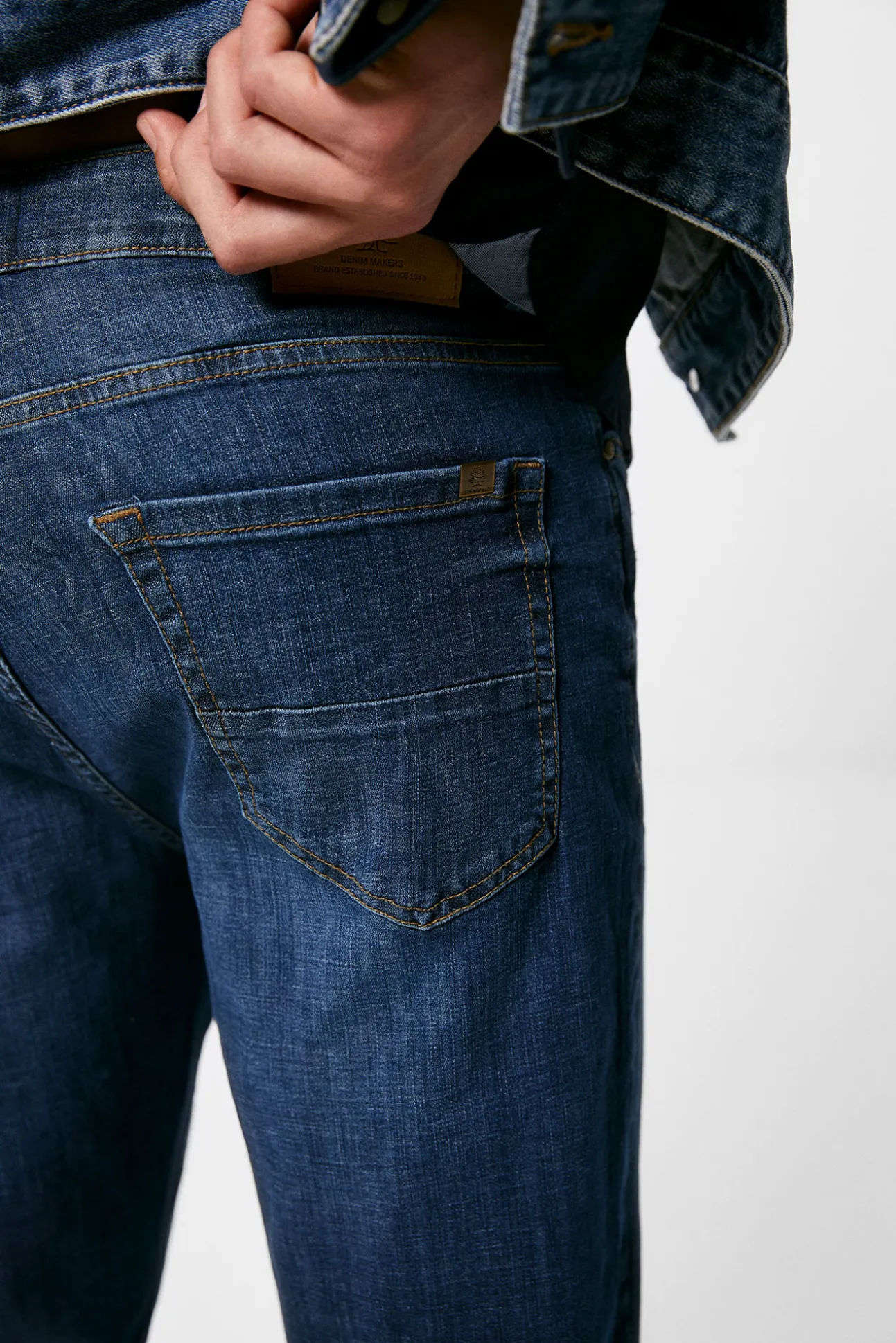 Jeans Slim Ultra Ligero Lavado Medio Oscruo