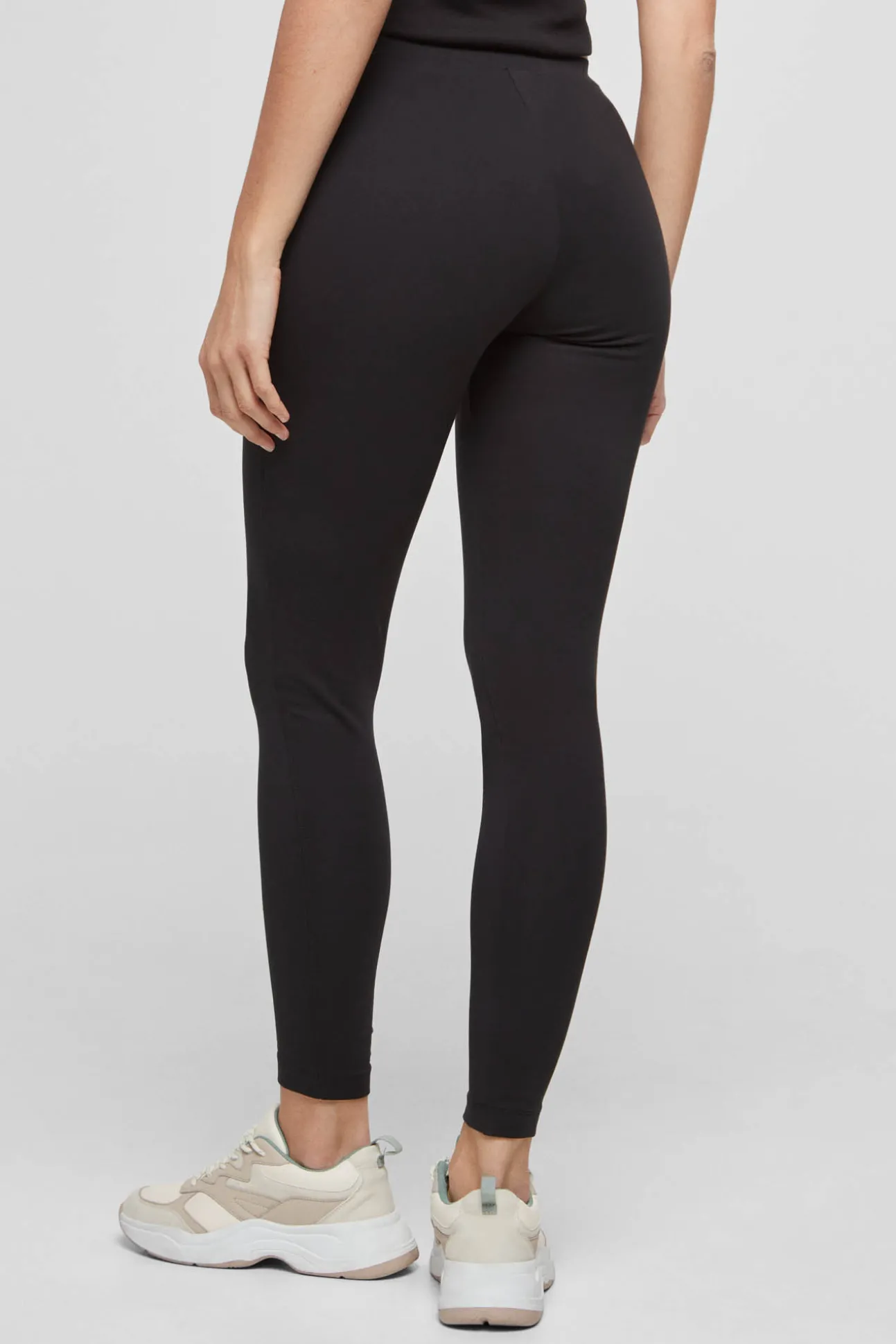 Jogger Elasticos Entalle Cenido