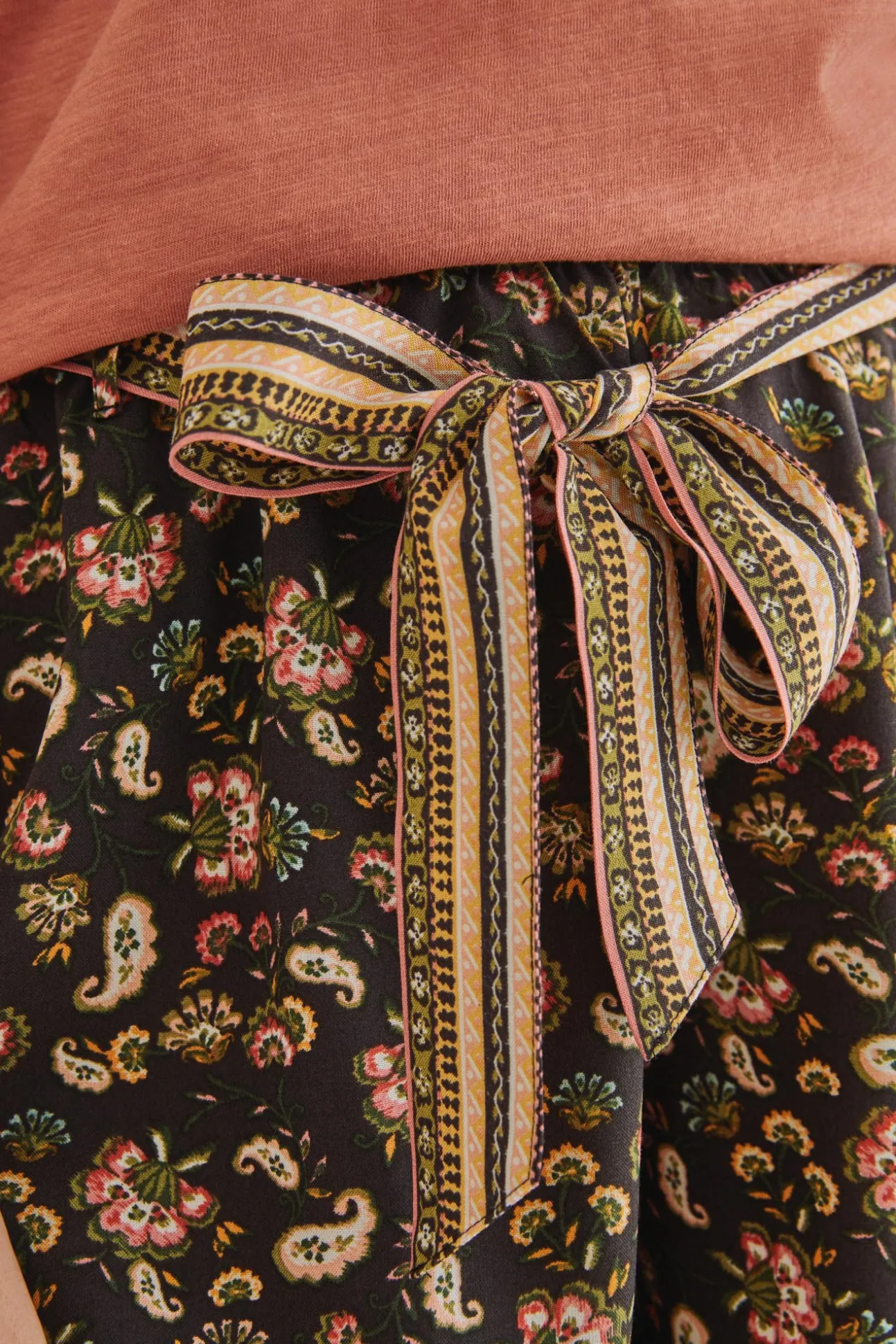 Pantalon Corto Estampado Negro