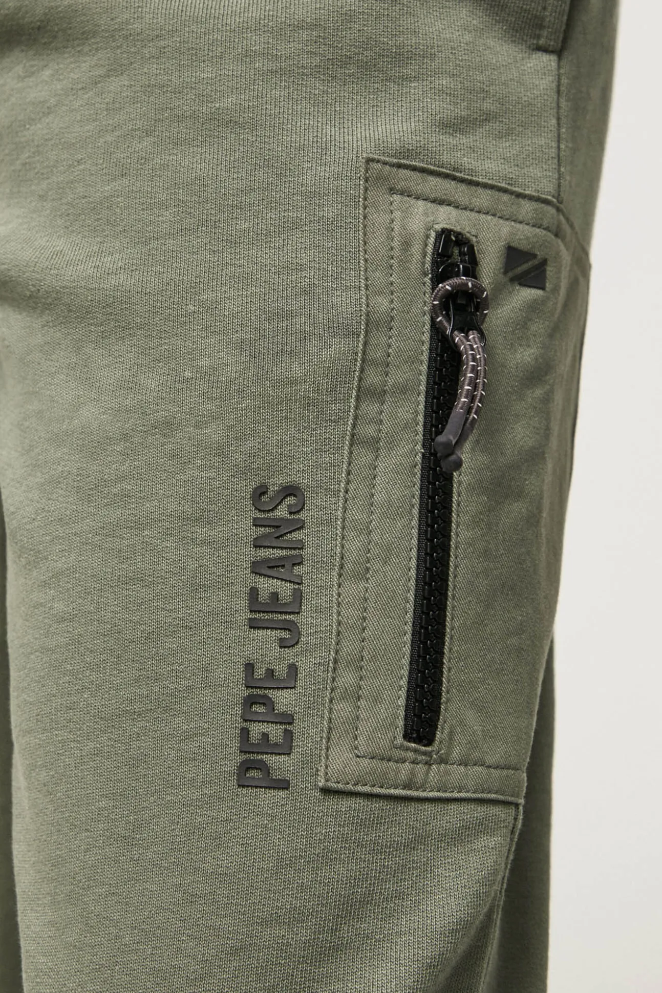 Pantalon Jogger Con Bolsillo Lateral