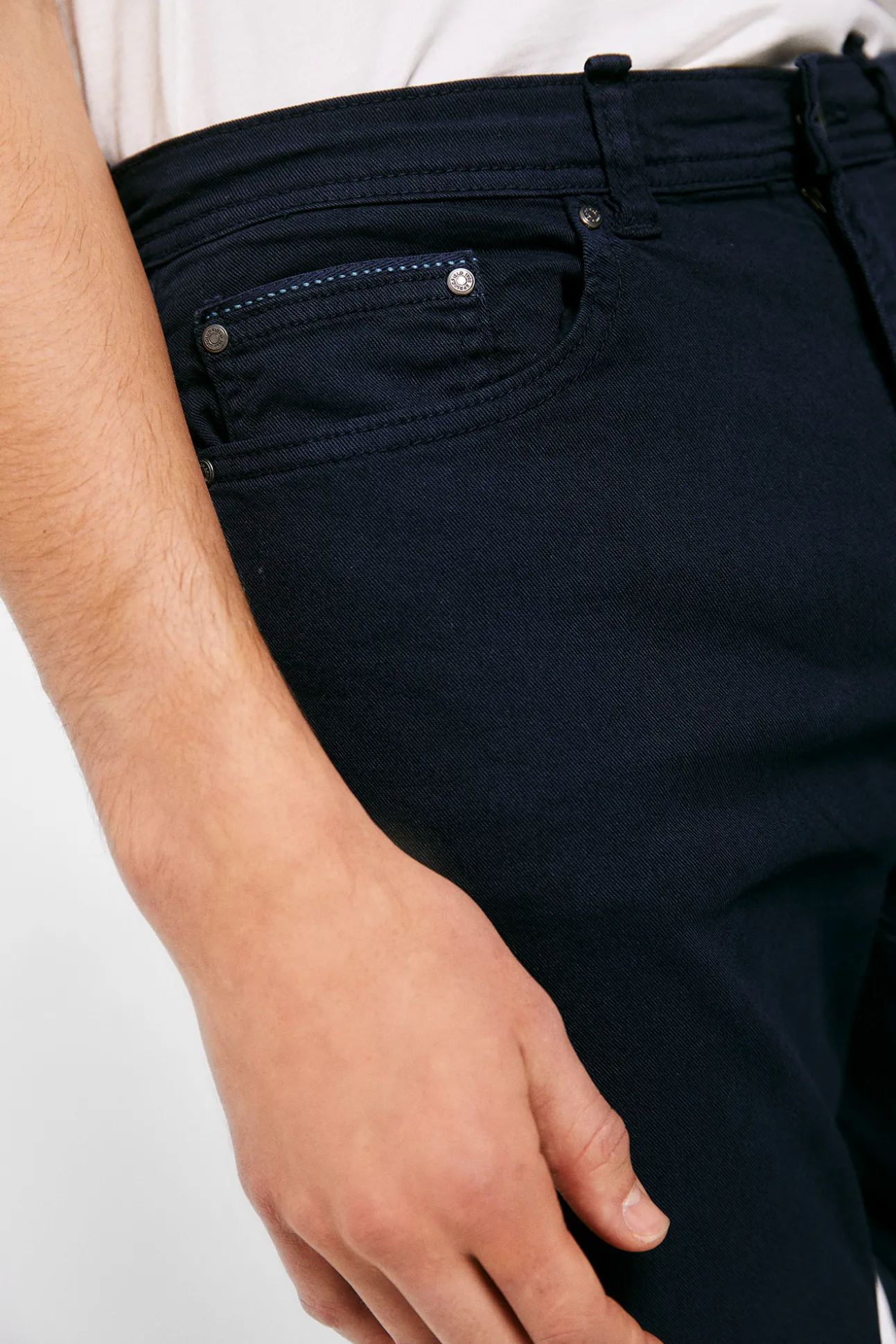 Pantalon Slim 5 Bolsillos Color