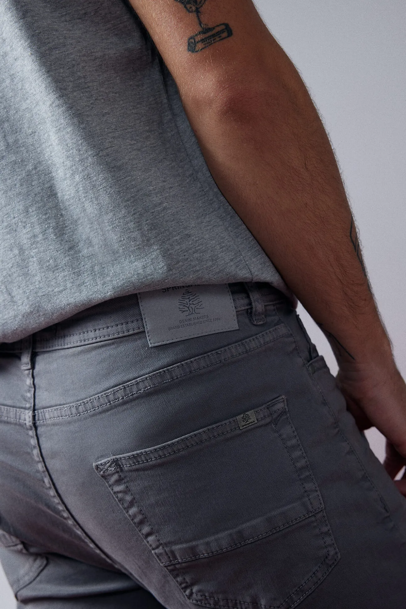 Pantalon Slim 5 Bolsillos Color
