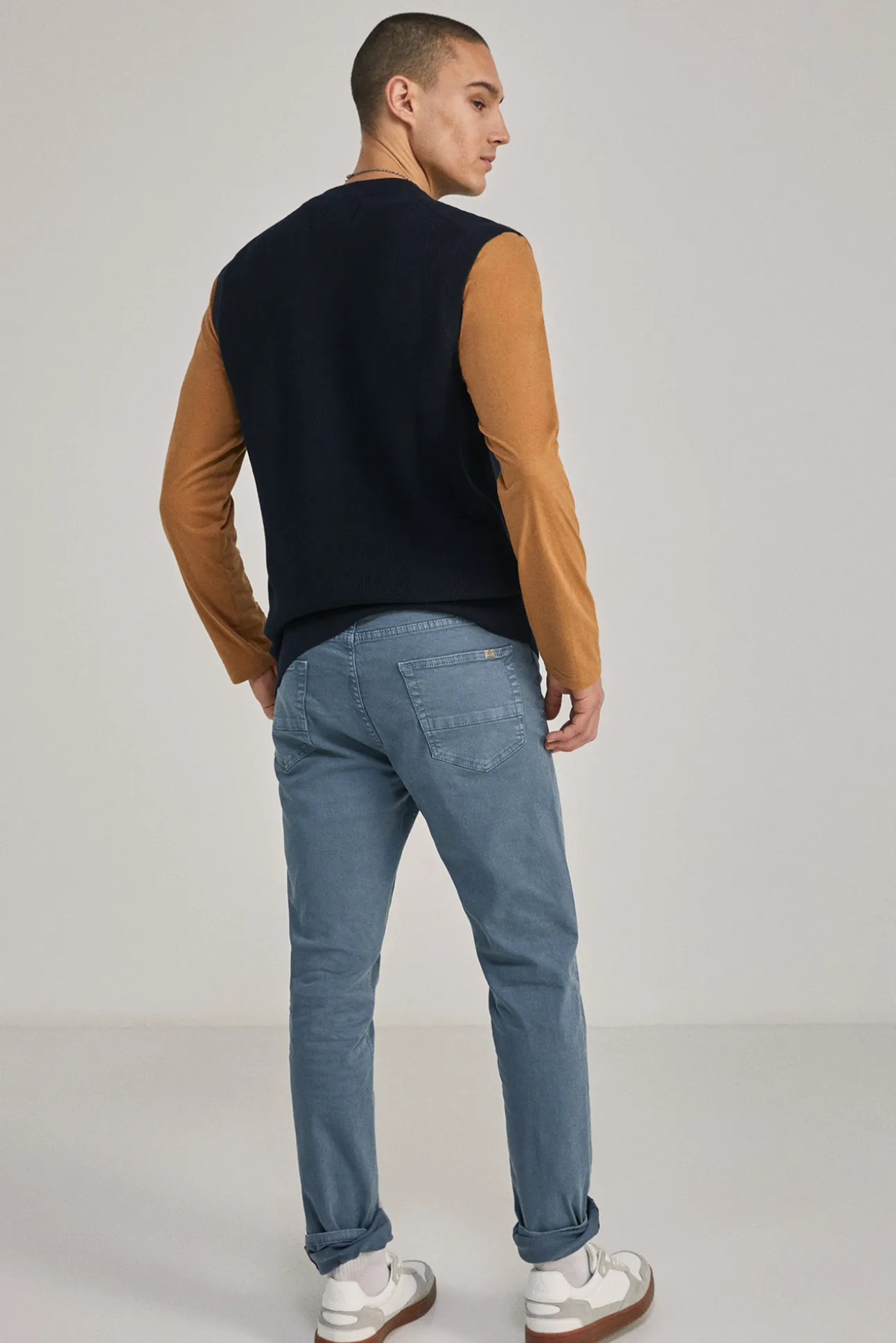 Pantalon Slim 5 Bolsillos Color
