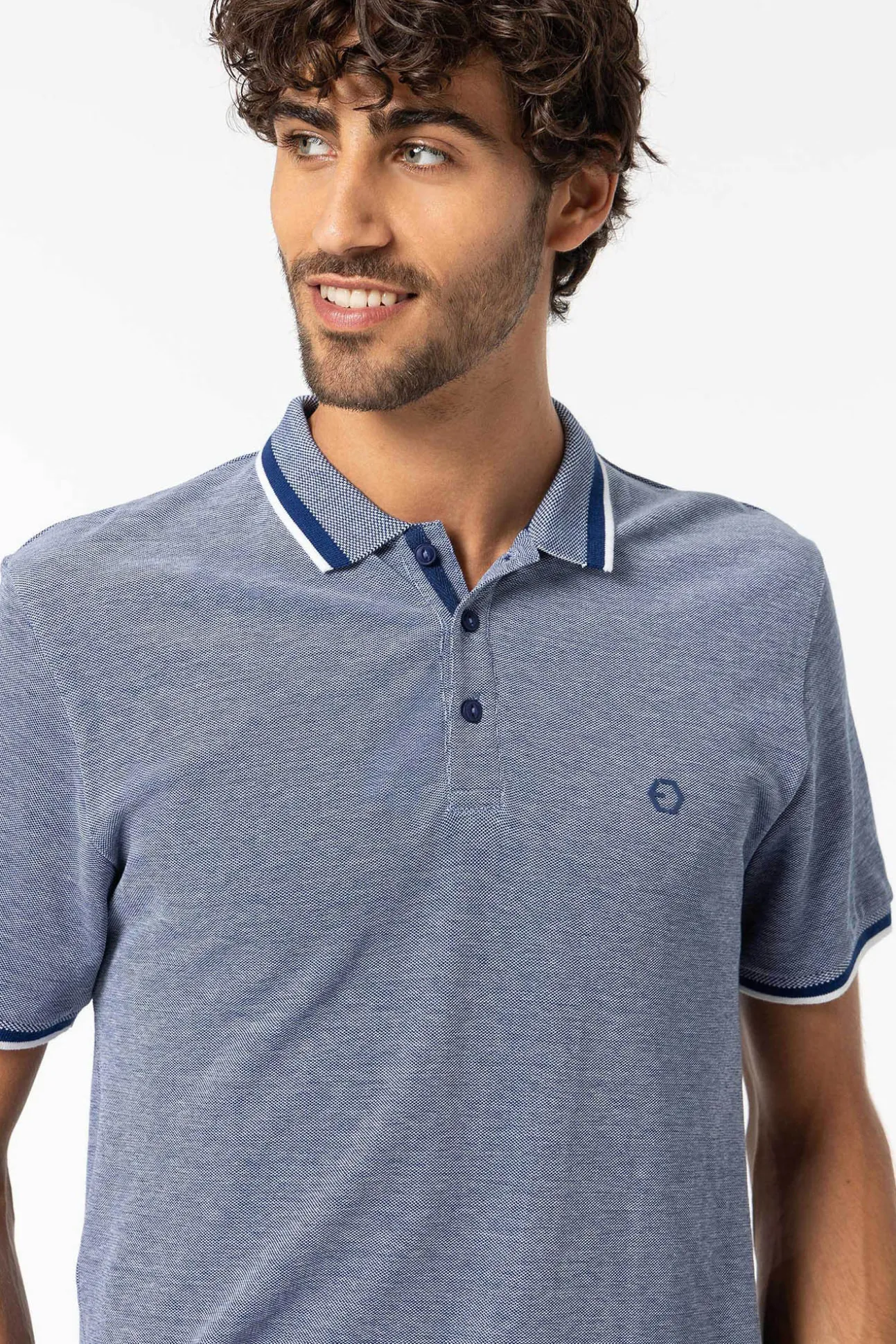 Polo Pique Detalle Estampado Con Relieve