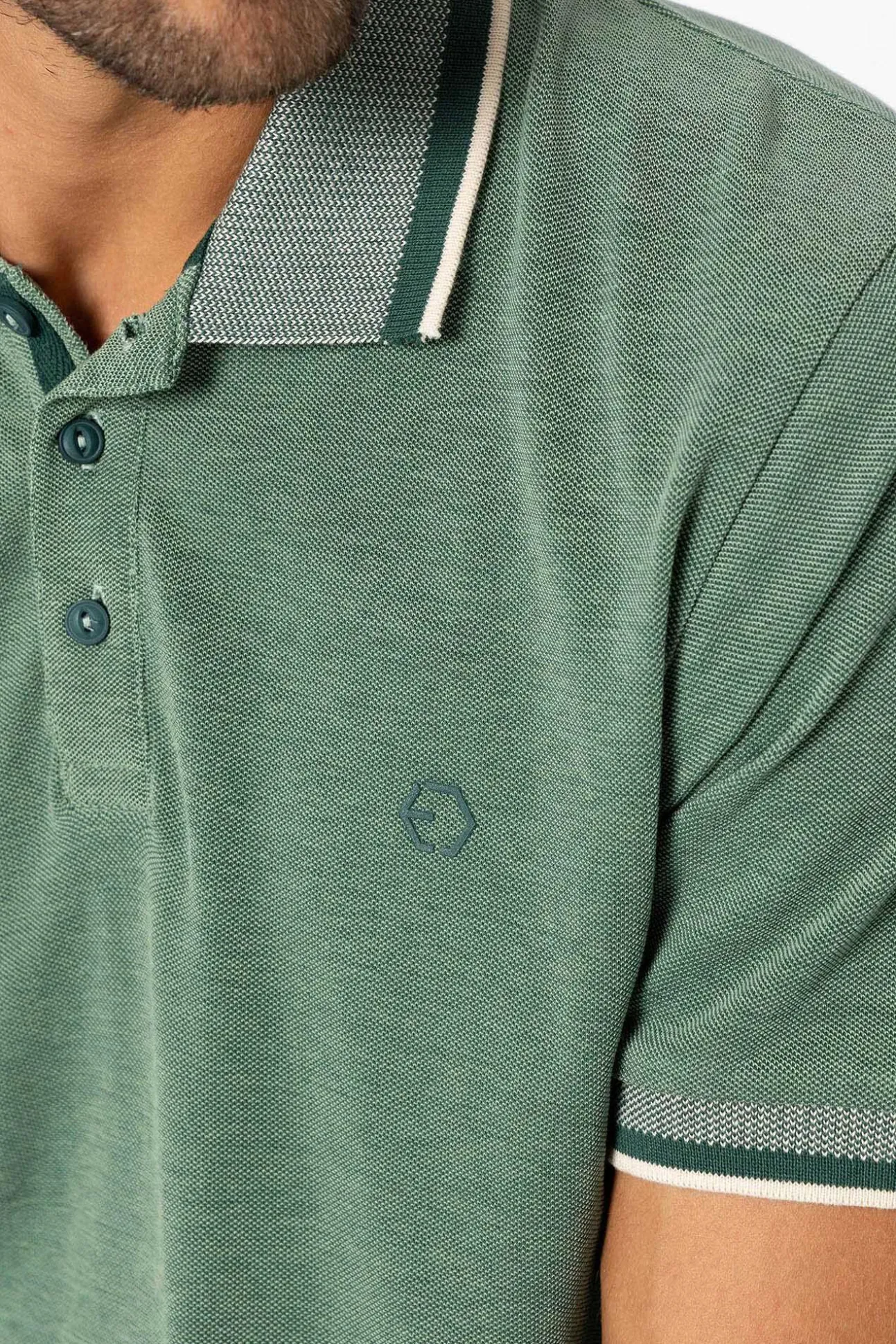 Polo Pique Detalle Estampado Con Relieve