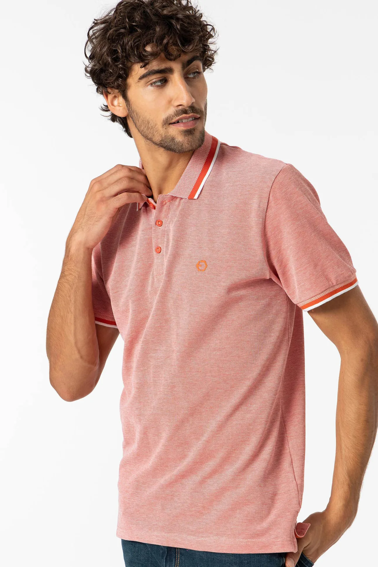 Polo Pique Detalle Estampado Con Relieve