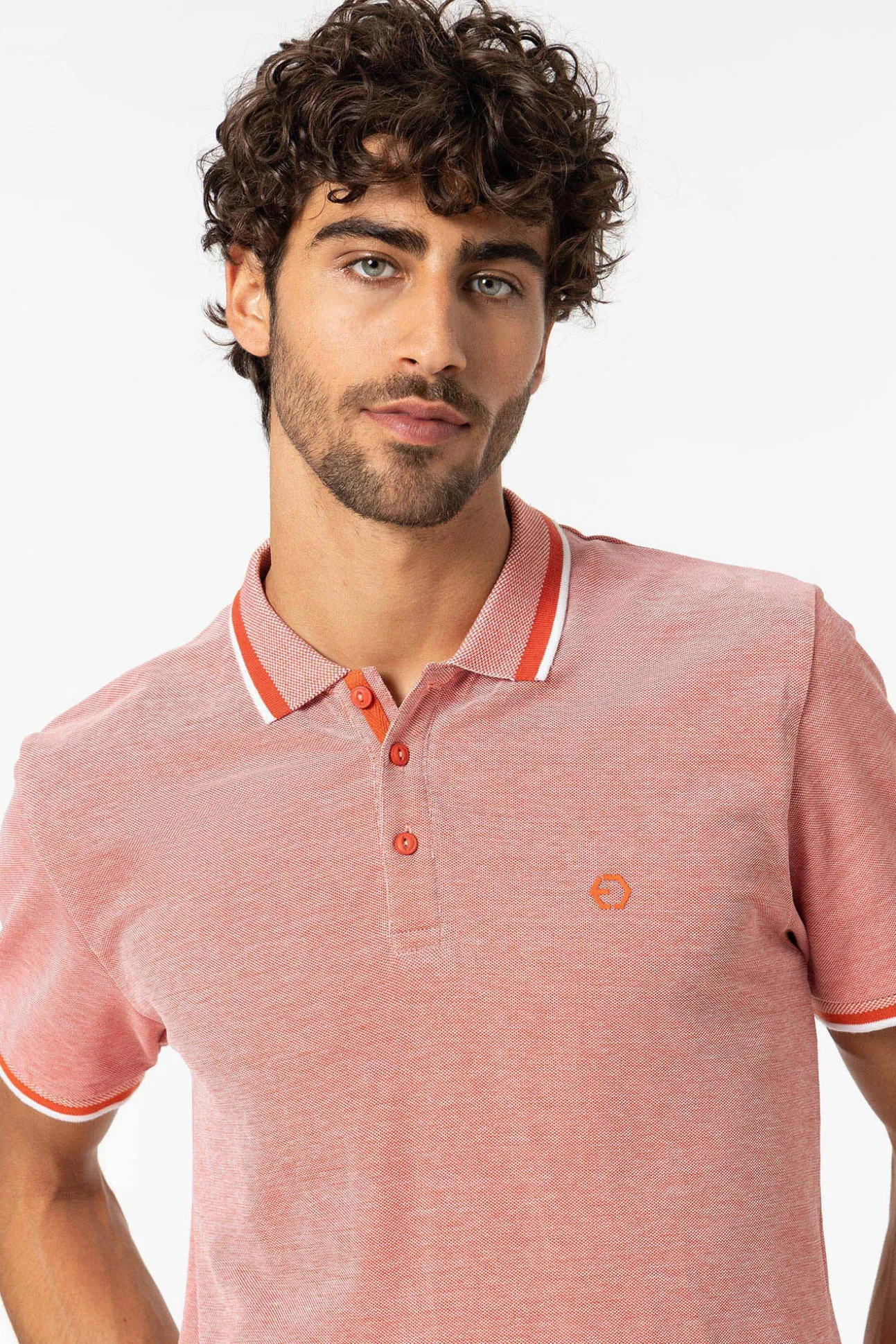 Polo Pique Detalle Estampado Con Relieve