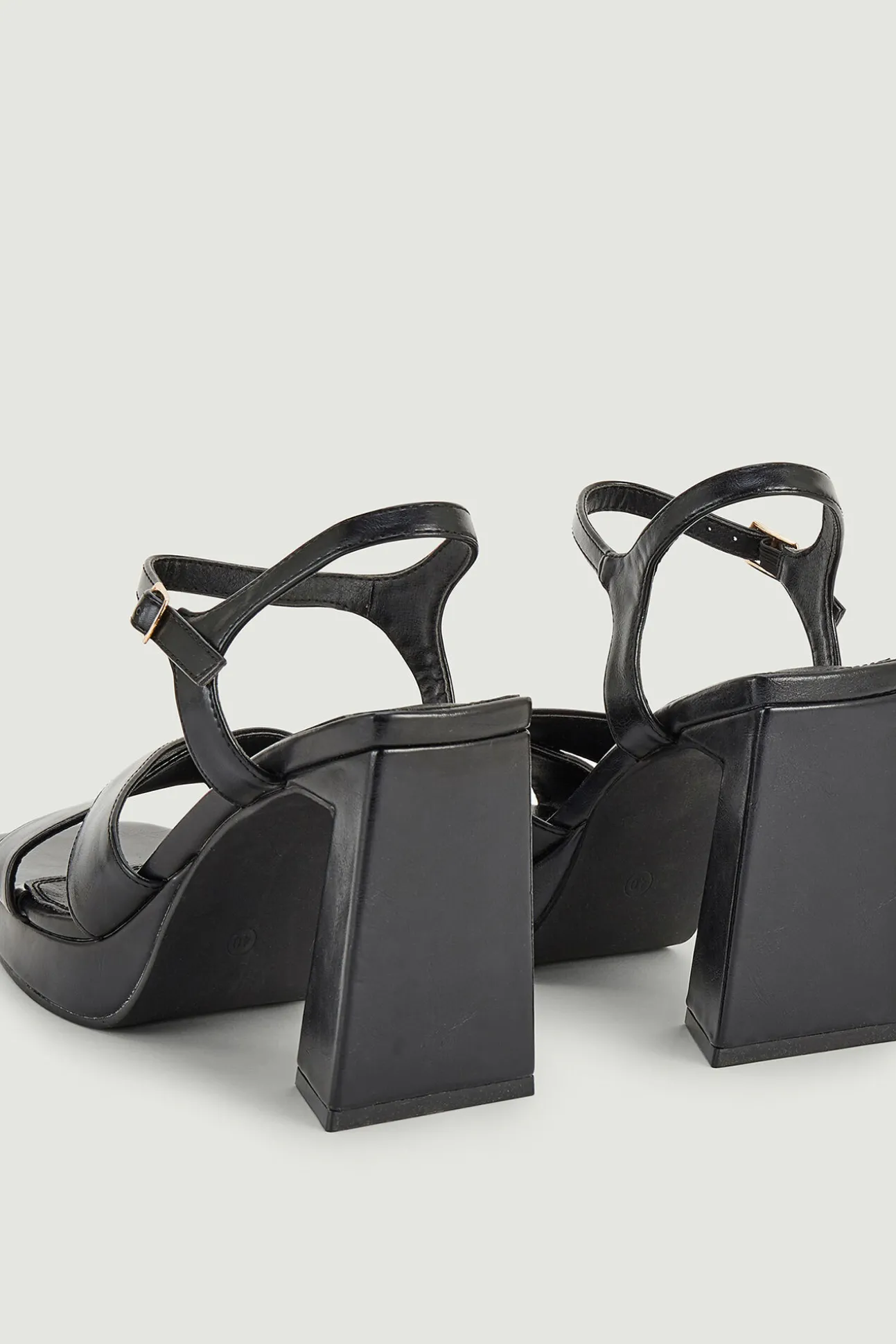 Sandalias De Plataforma Y Tacon Trapecio