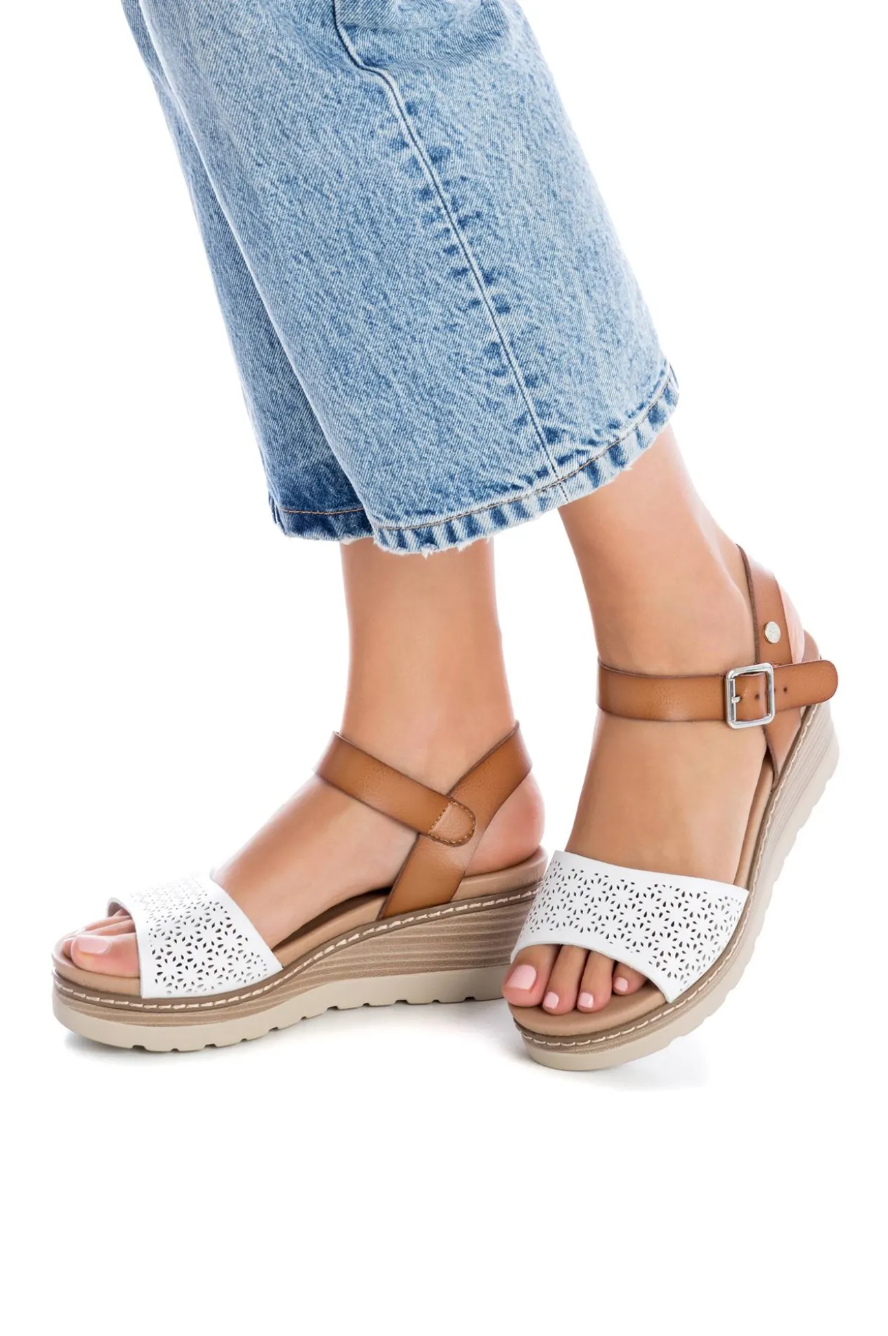 Sandalias Troqueladas Con Cuna