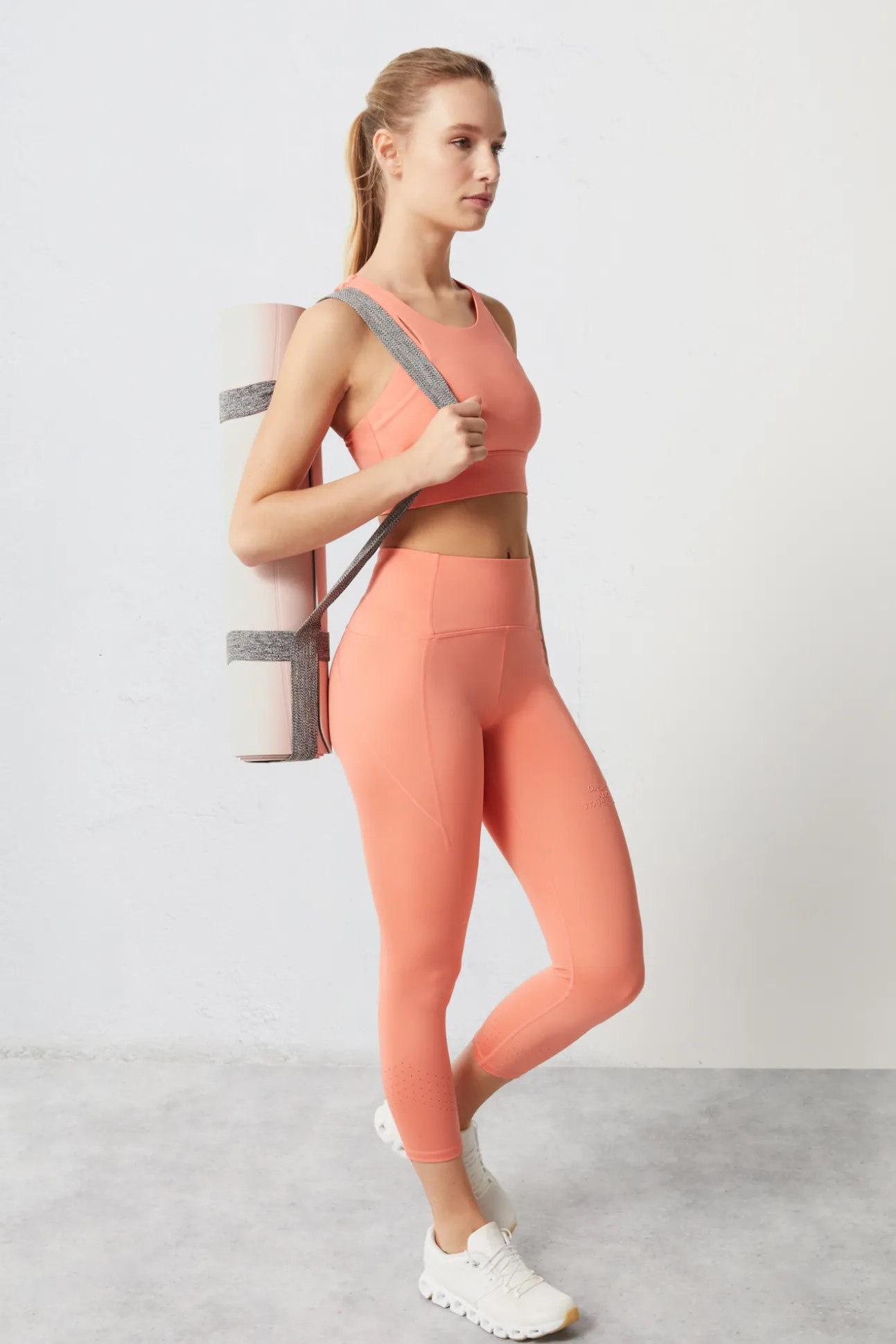 Sujetador Deportivo Cut Out Coral 4D Stretch