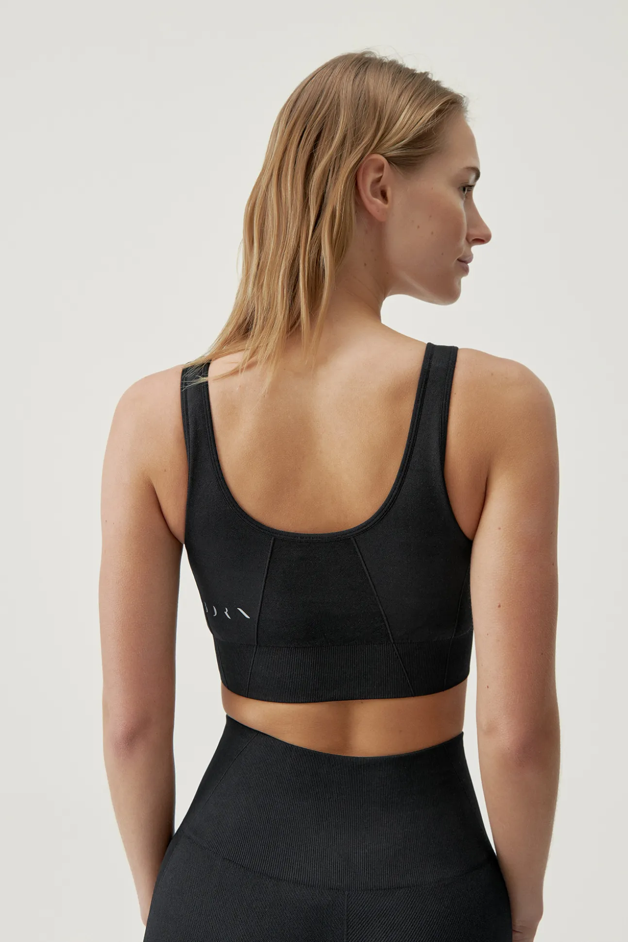 Top Akira Black