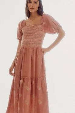 Vestido Bordado Manga Corta