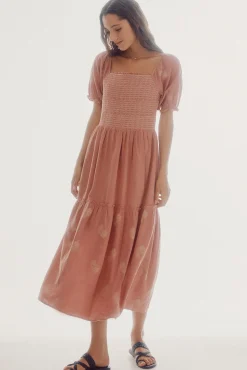 Vestido Bordado Manga Corta