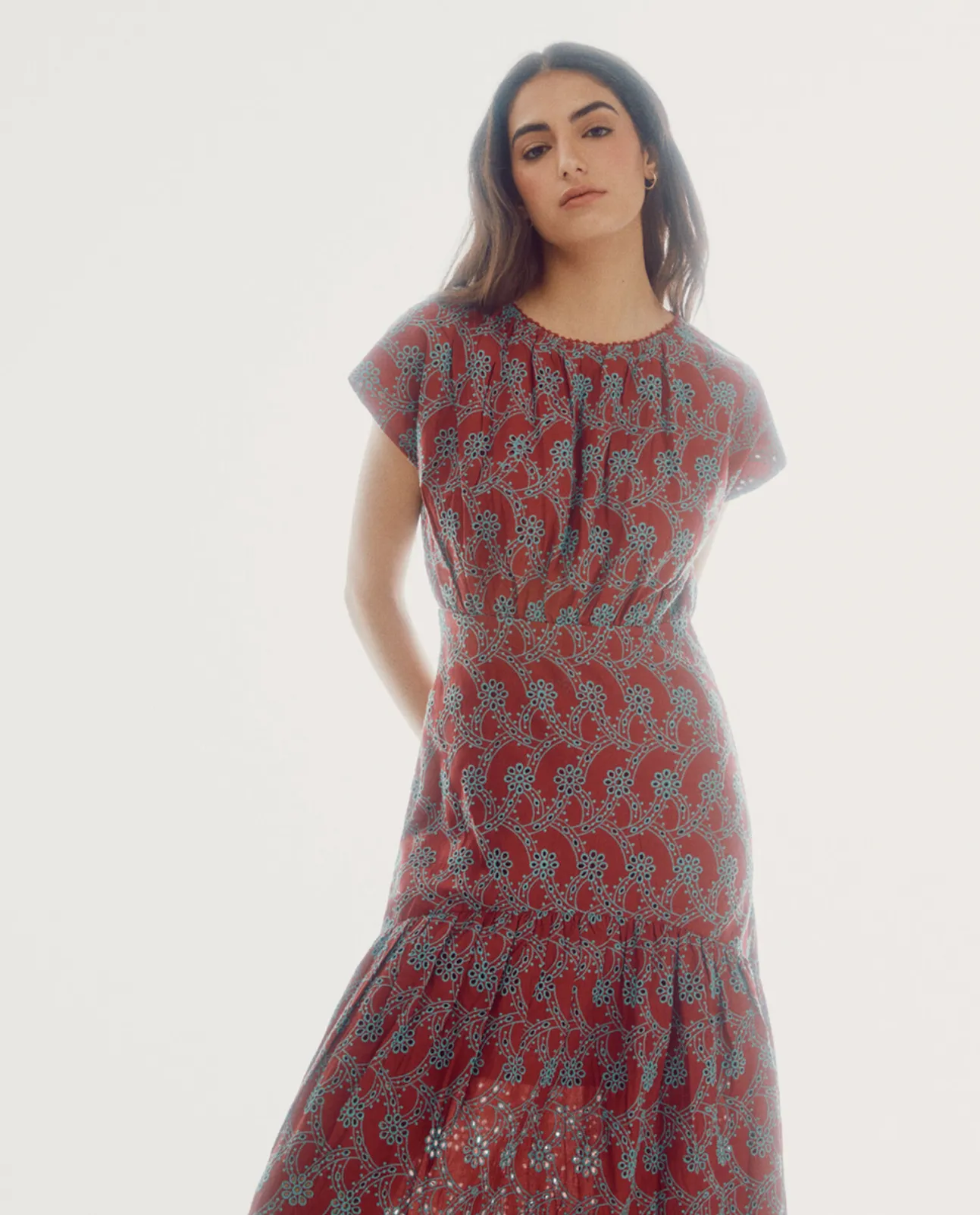 Vestido Bordados Perforados