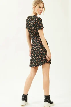 Vestido Corto Con Botones