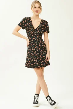 Vestido Corto Con Botones