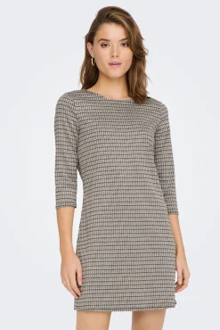 Vestido Corto Con Magas 3/4