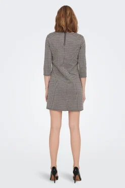 Vestido Corto Con Magas 3/4
