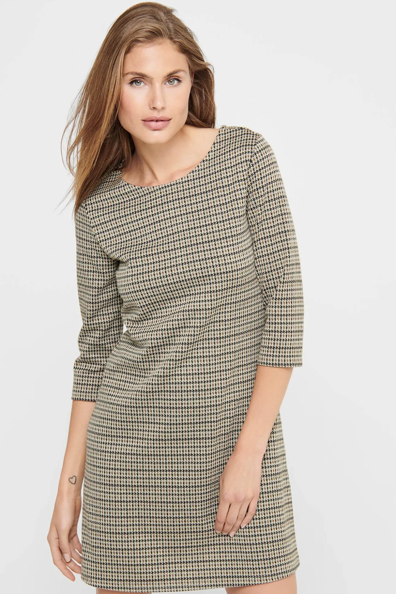 Vestido Corto Con Magas 3/4