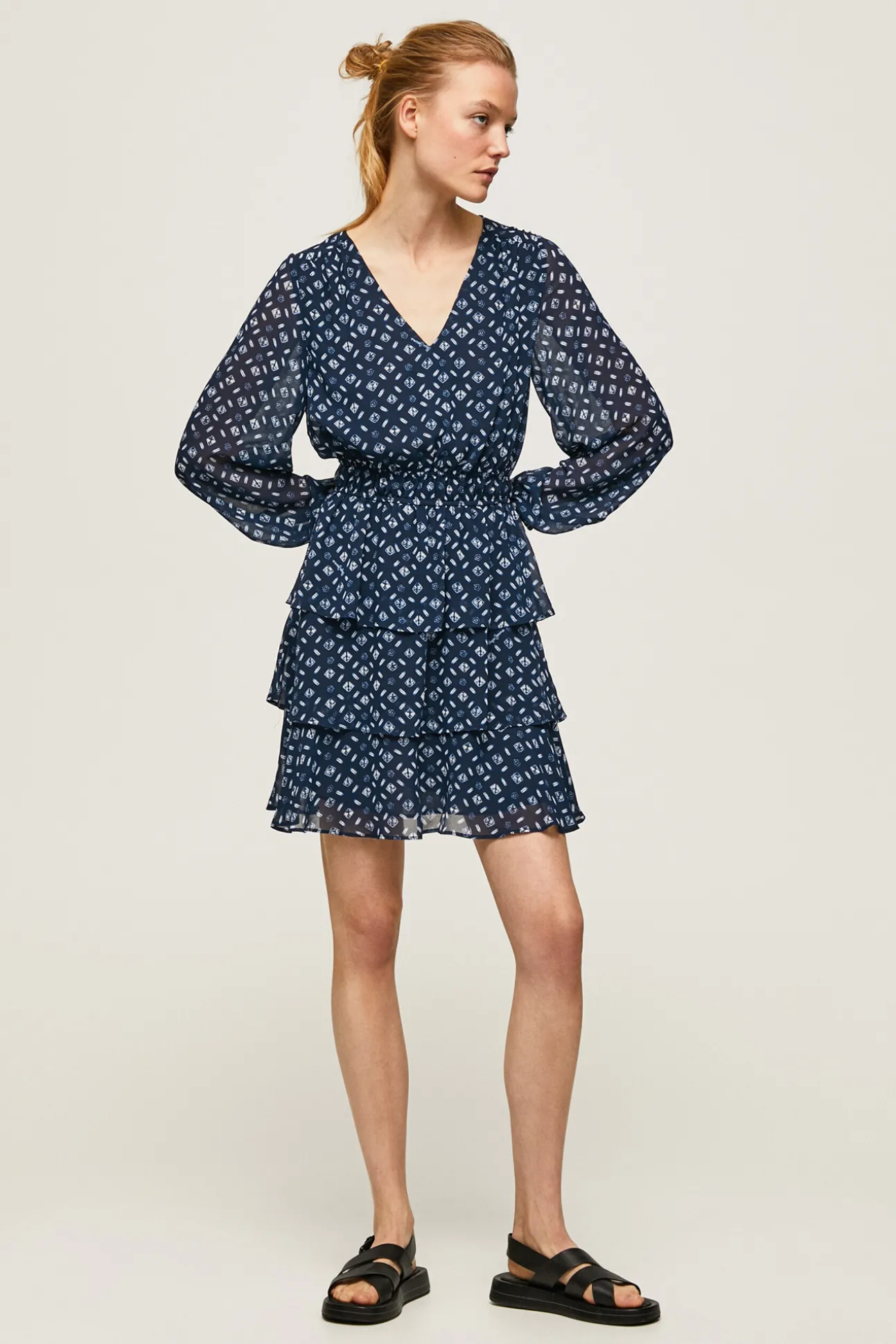 Vestido Corto Con Manga Larga.